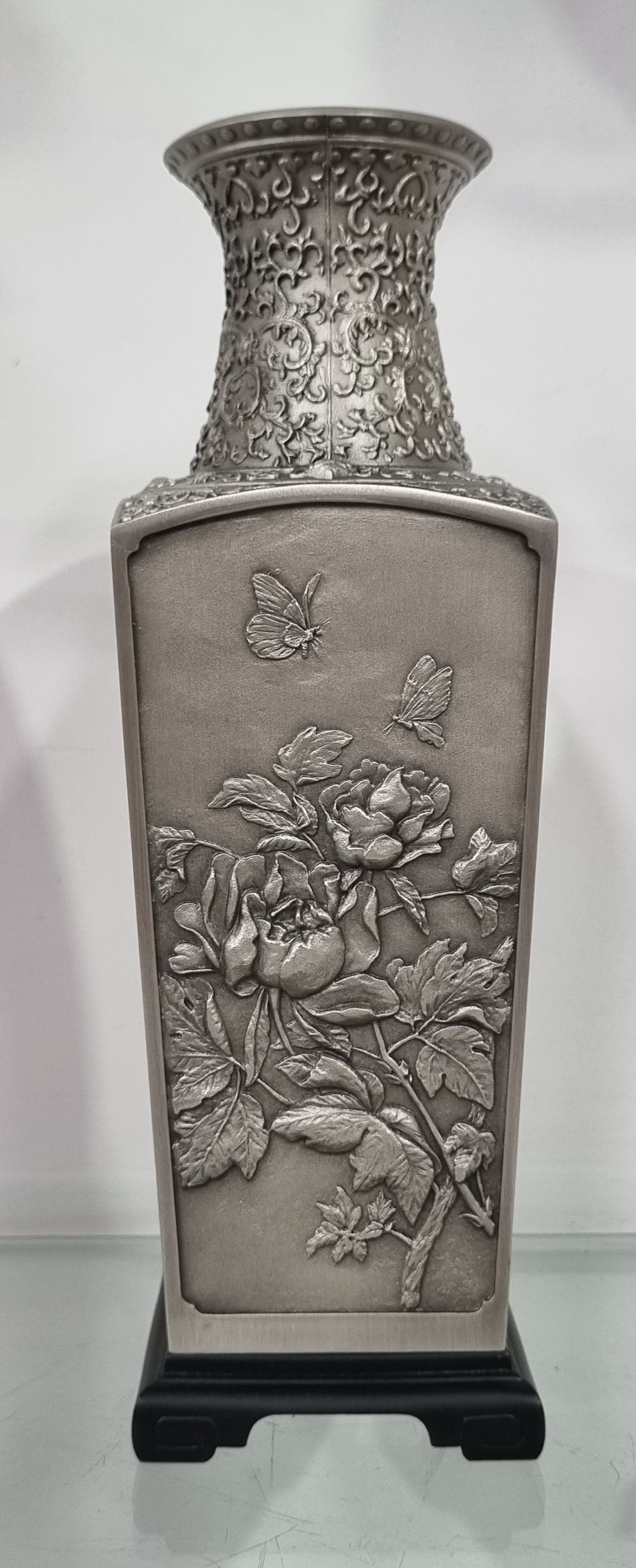 A GOOD SELANGOR PEWTER VASE