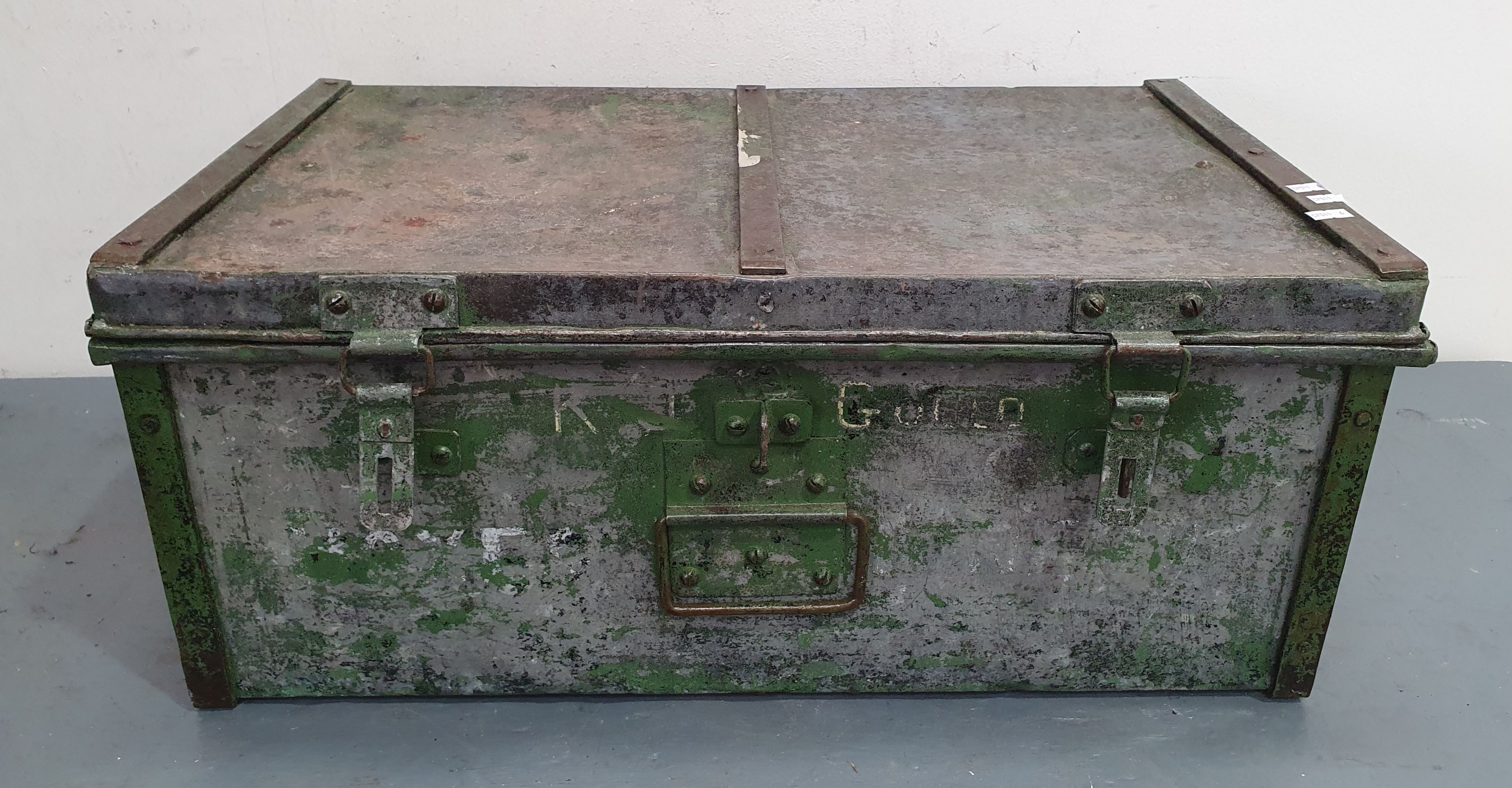 1198 · A METAL RUSTIC STYLE CHEST