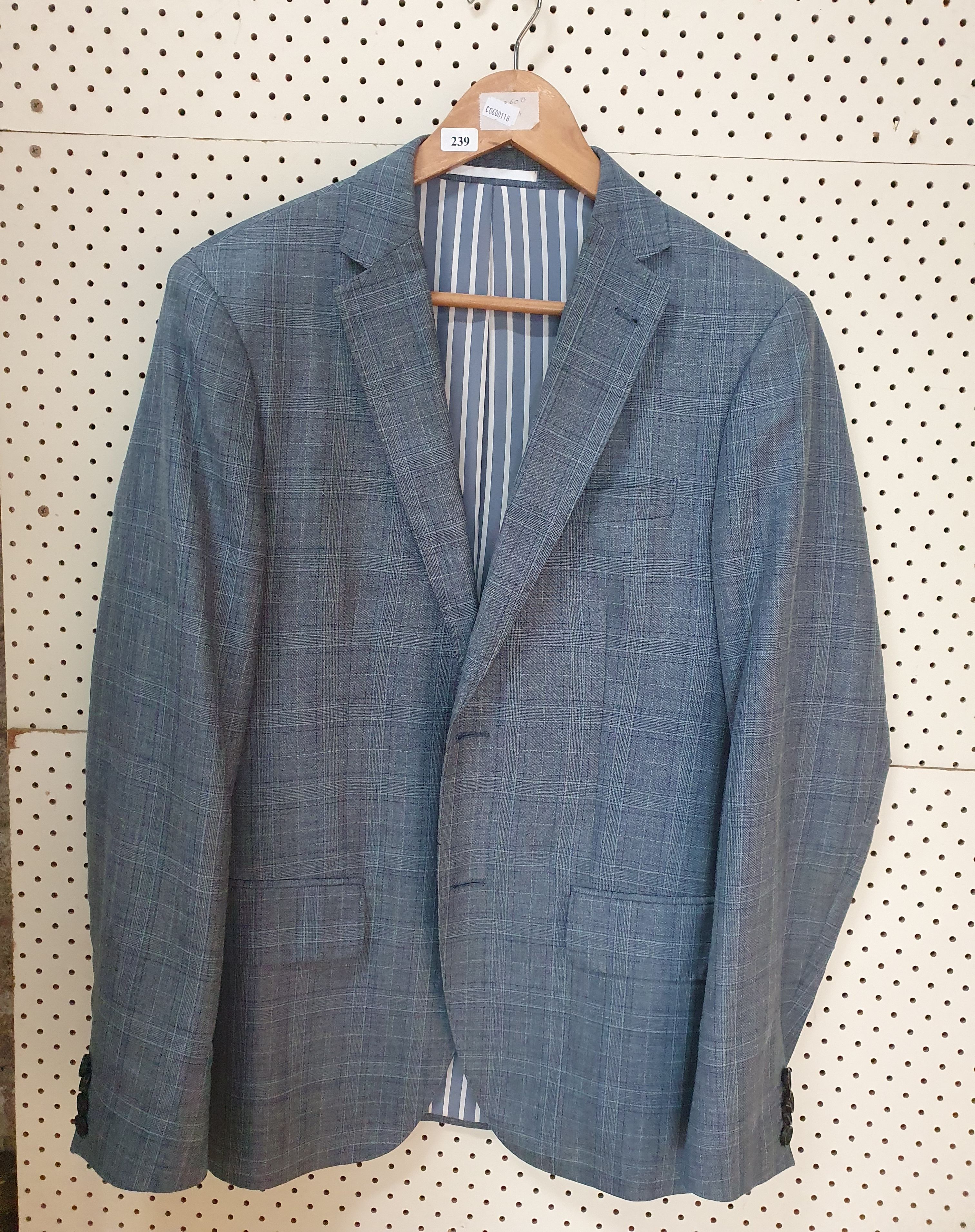 239 · A CALVIN KLEIN JACKET SIZE 96 REGULAR