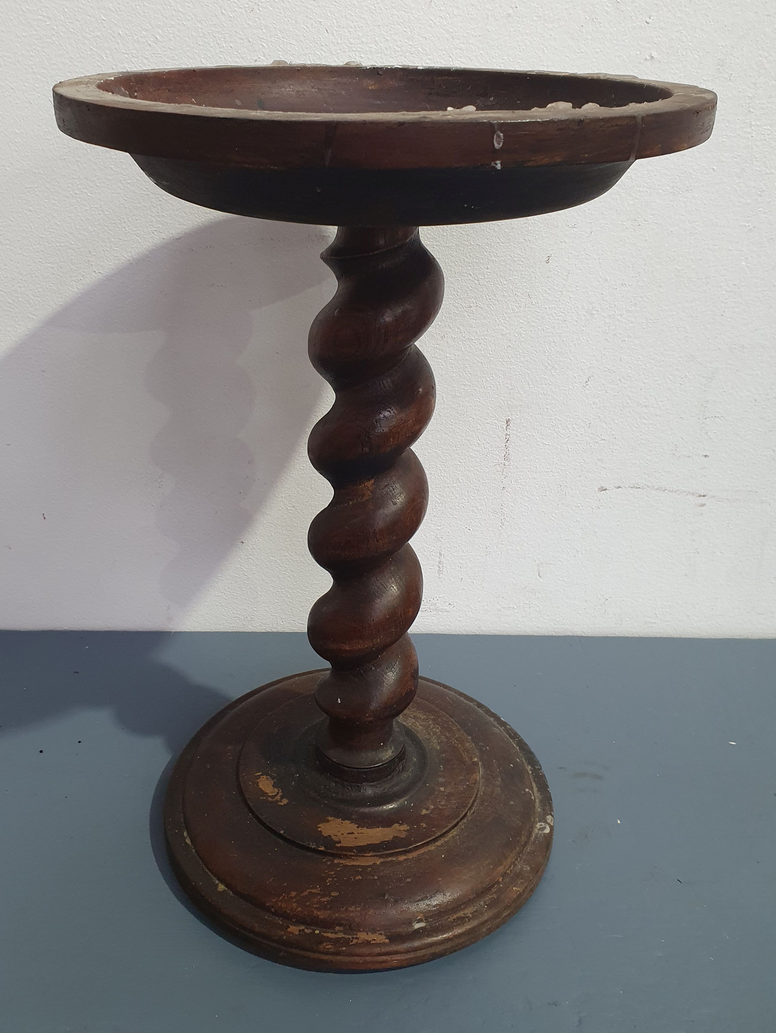 2192 · AN OAK CANDLE STAND