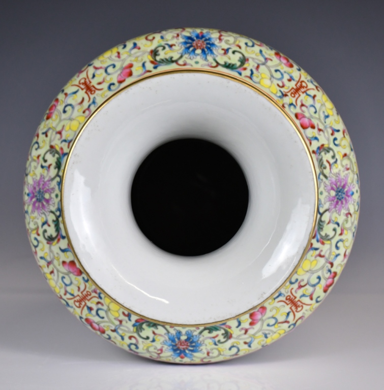 大清光緒年製 粉彩瓶 A famille-rose 'butterfly' bottle vase, Mark and period of Guangxu