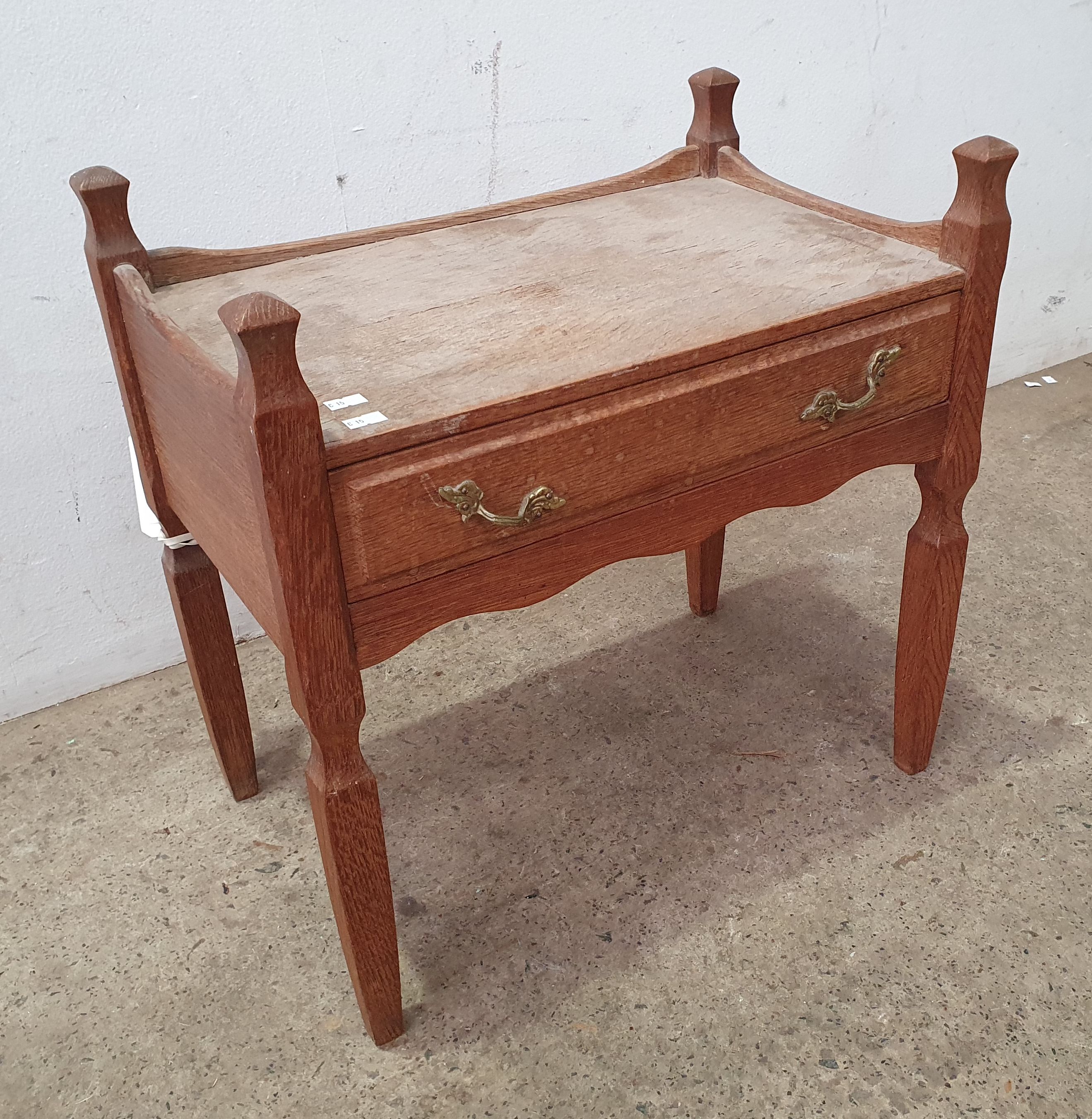 2275 · AN OAK BEDSIDE TABLE