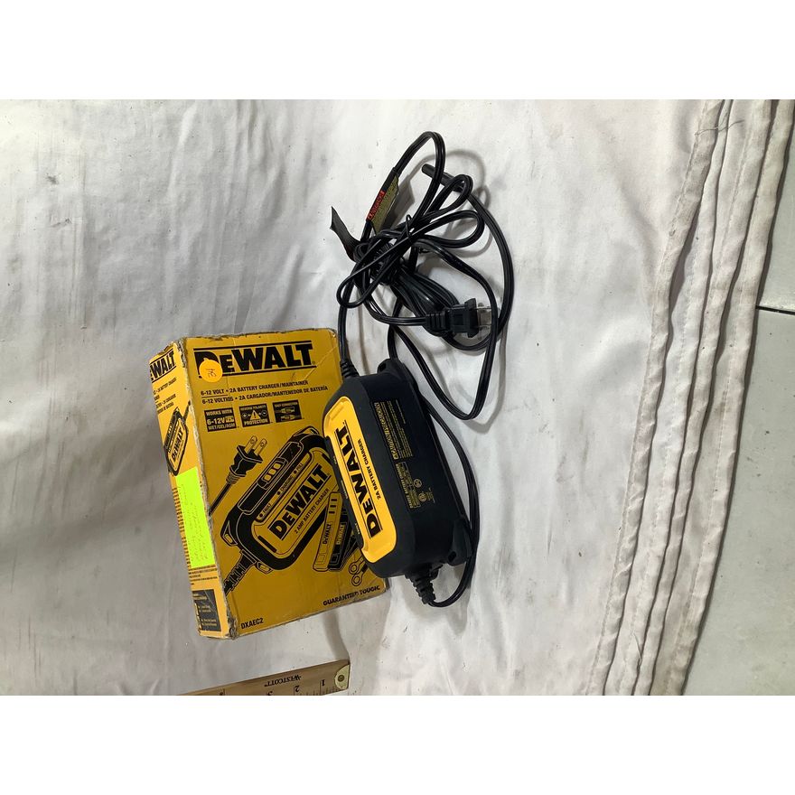 DeWalt 6-12V 2A Battery Charger/Maintainer