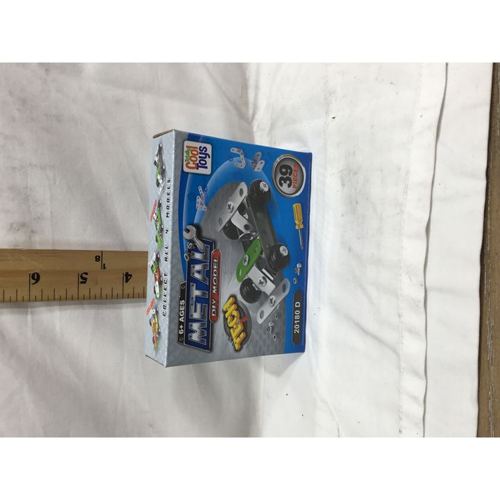 Totally Cool Toys 39pc Metal DIY Racecar