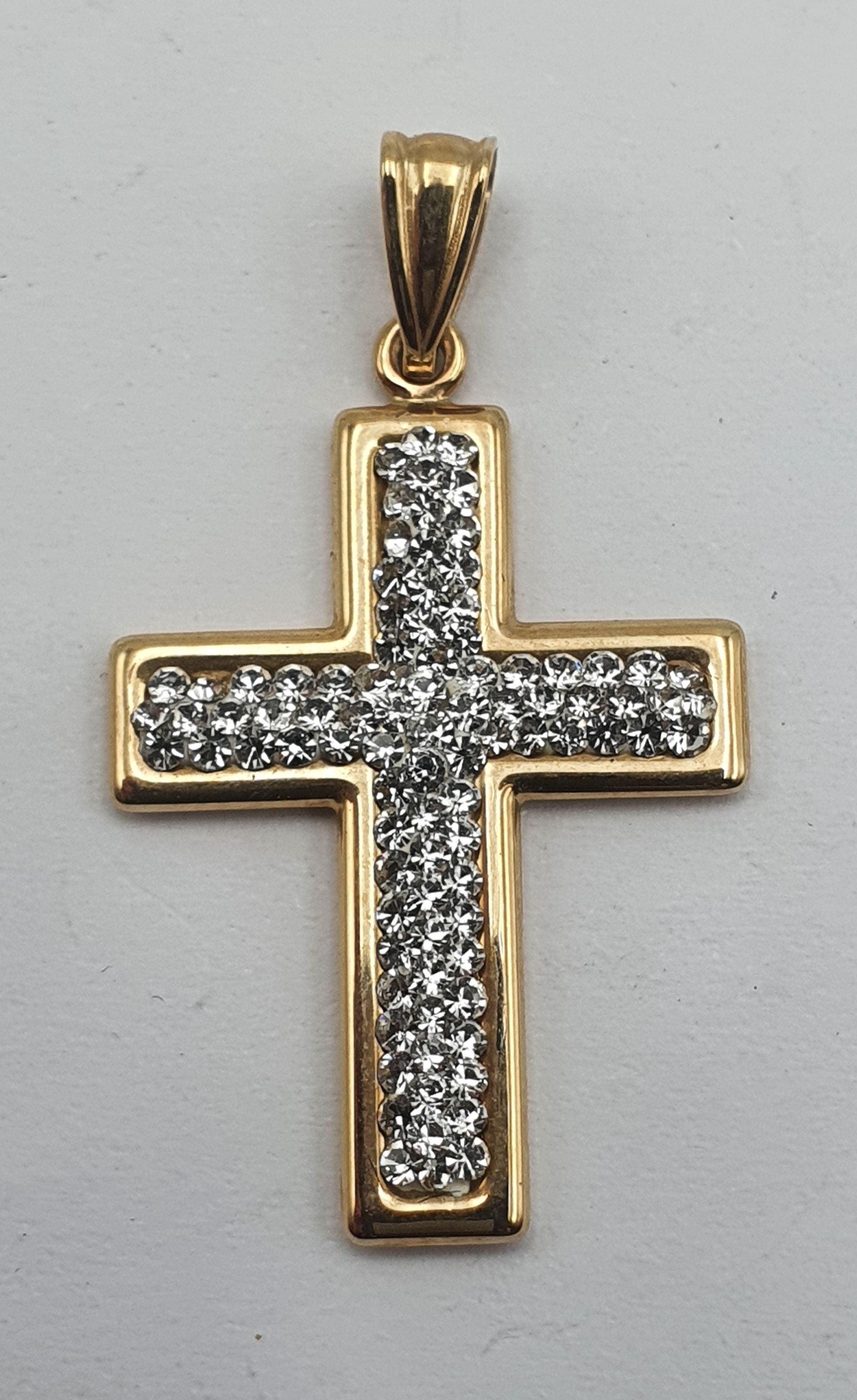 213 · A 9ct GOLD CRUCIFIX