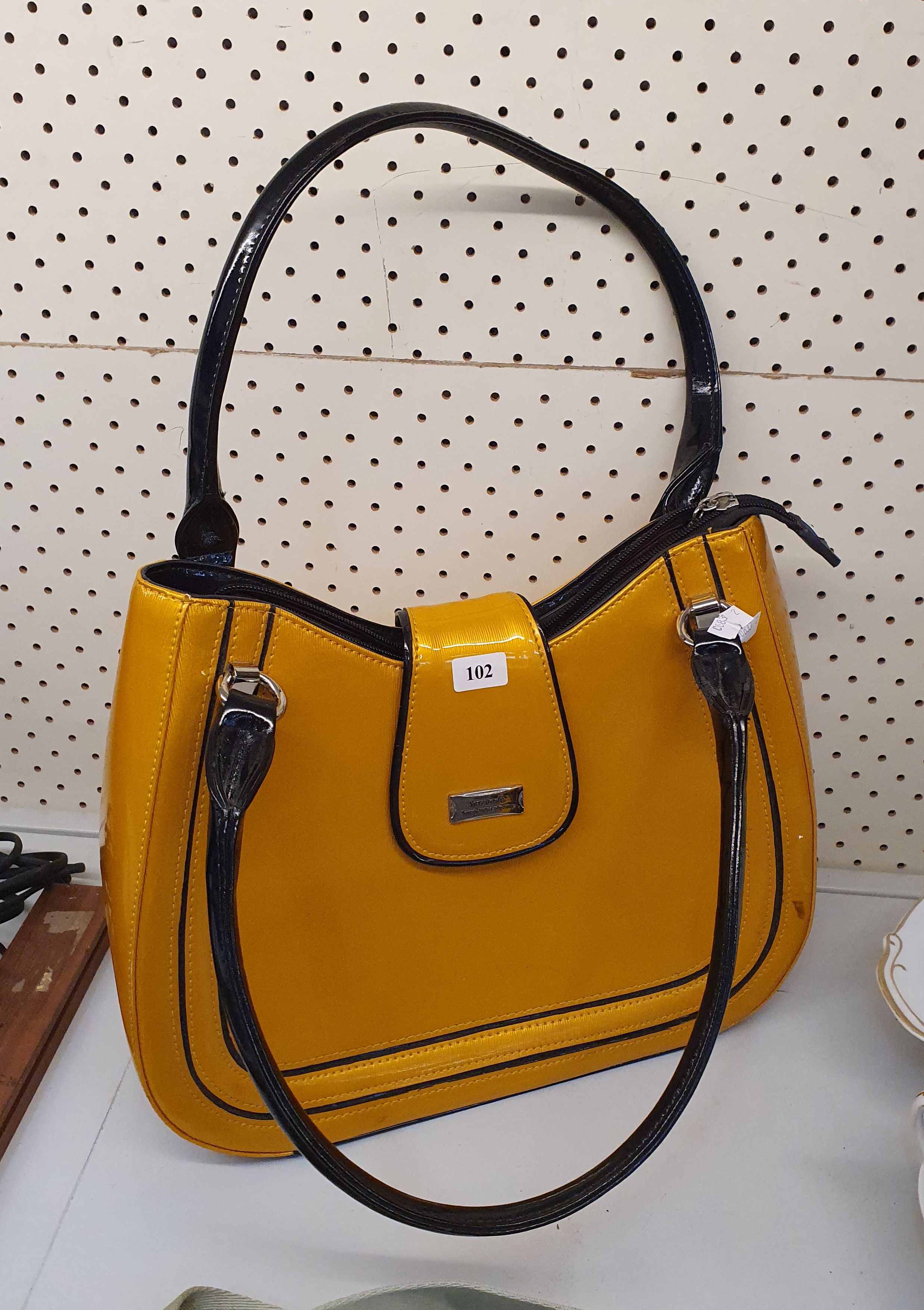 233 · A SERANADE BEVERLY HILLS COLLECTION YELLOW HANDBAG