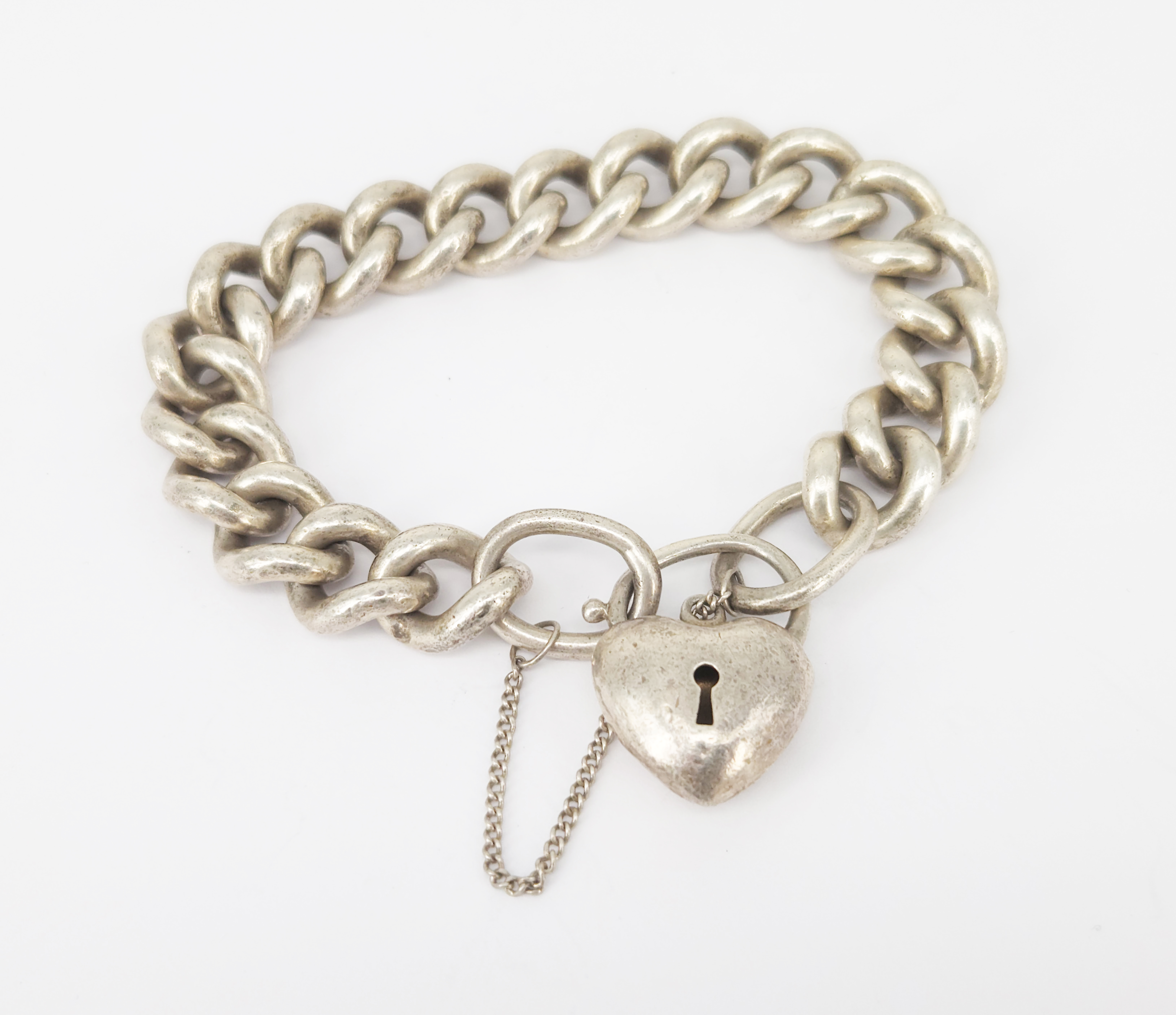 244 · A HEAVY STERLING SILVER CURB-LINK HEART PADLOCK BRACELET