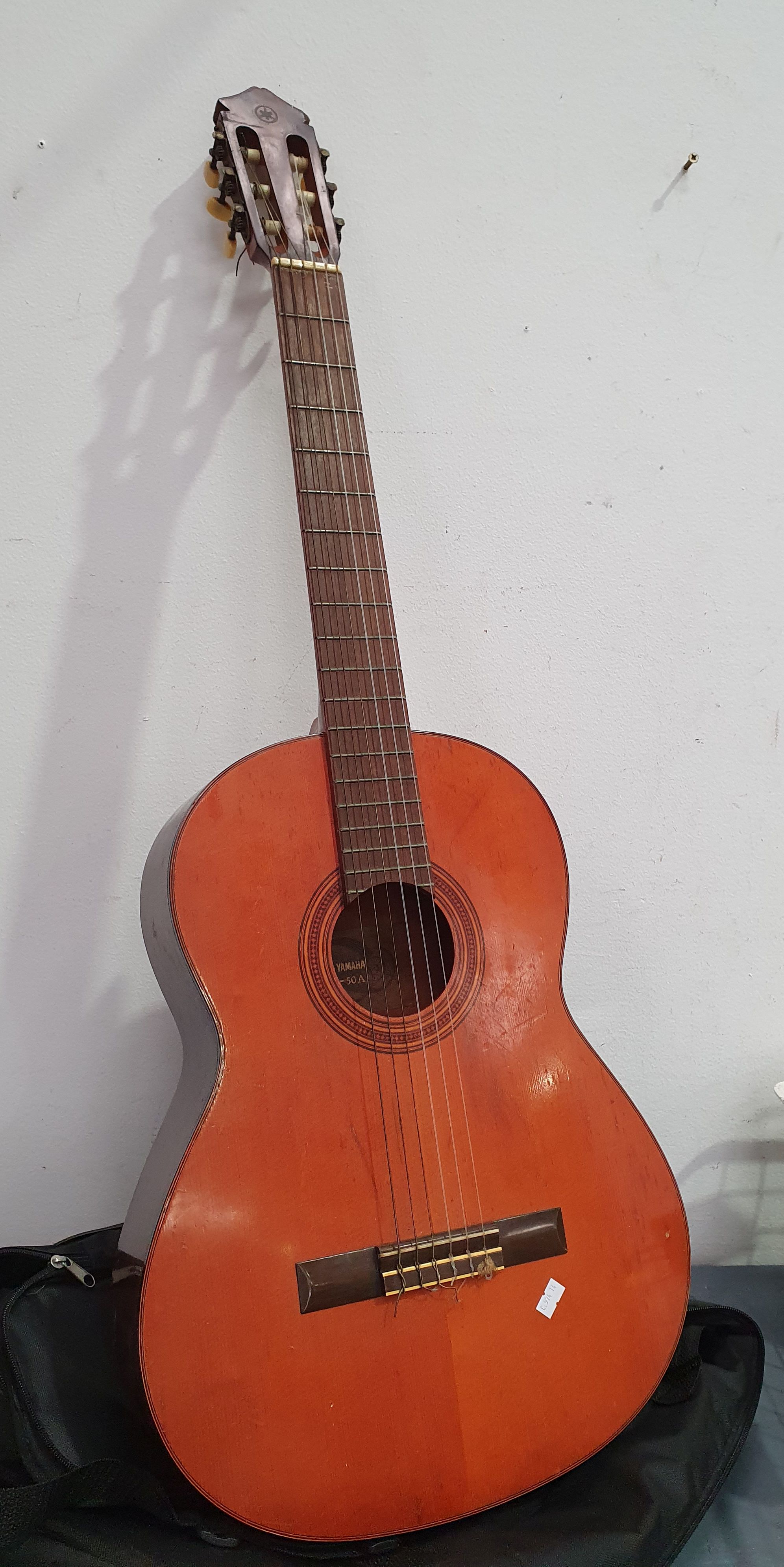 1260 · A YAMAHA ACOUSTIC GUITAR