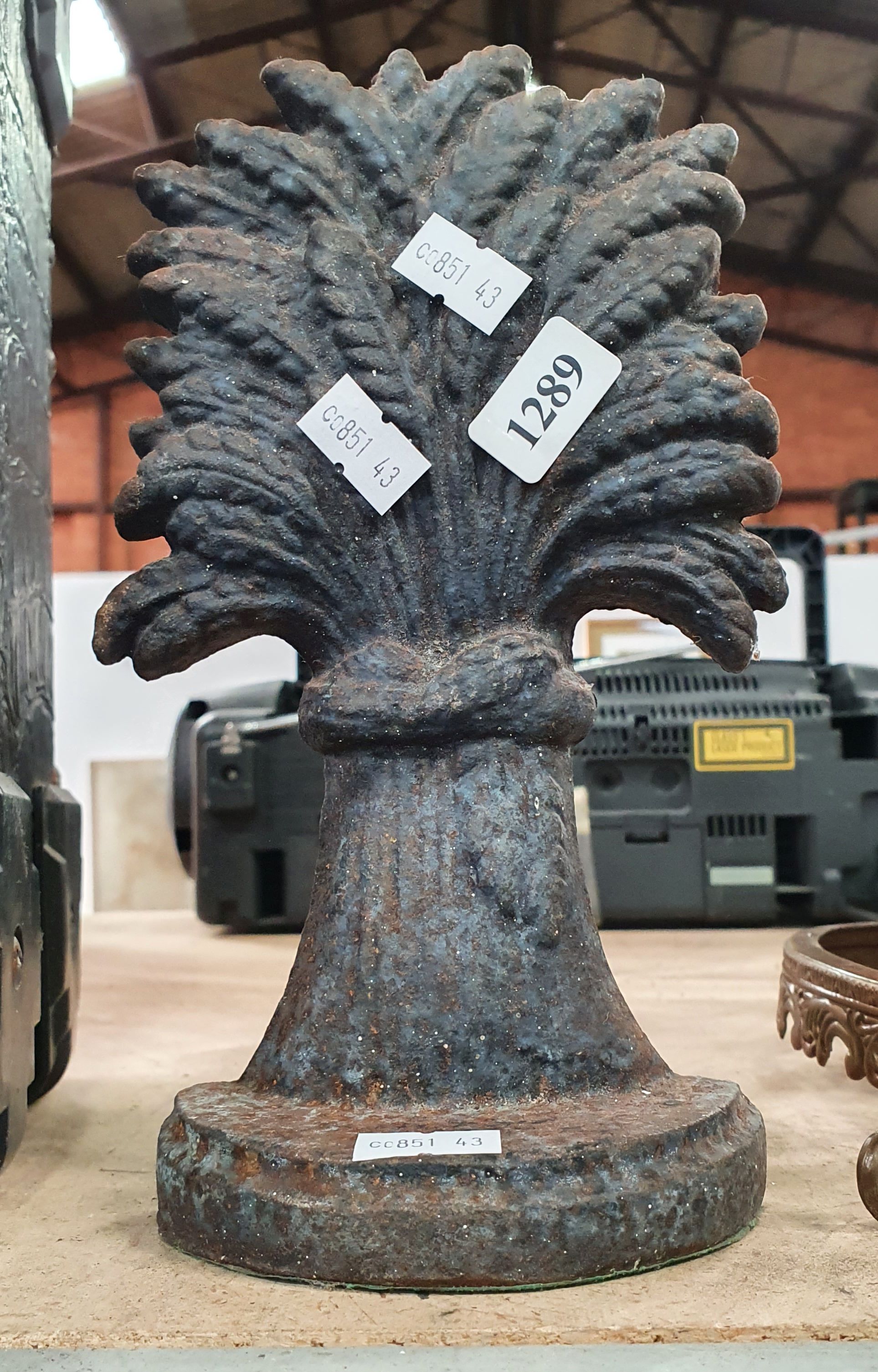 1289 · A CAST IRON DOOR STOP