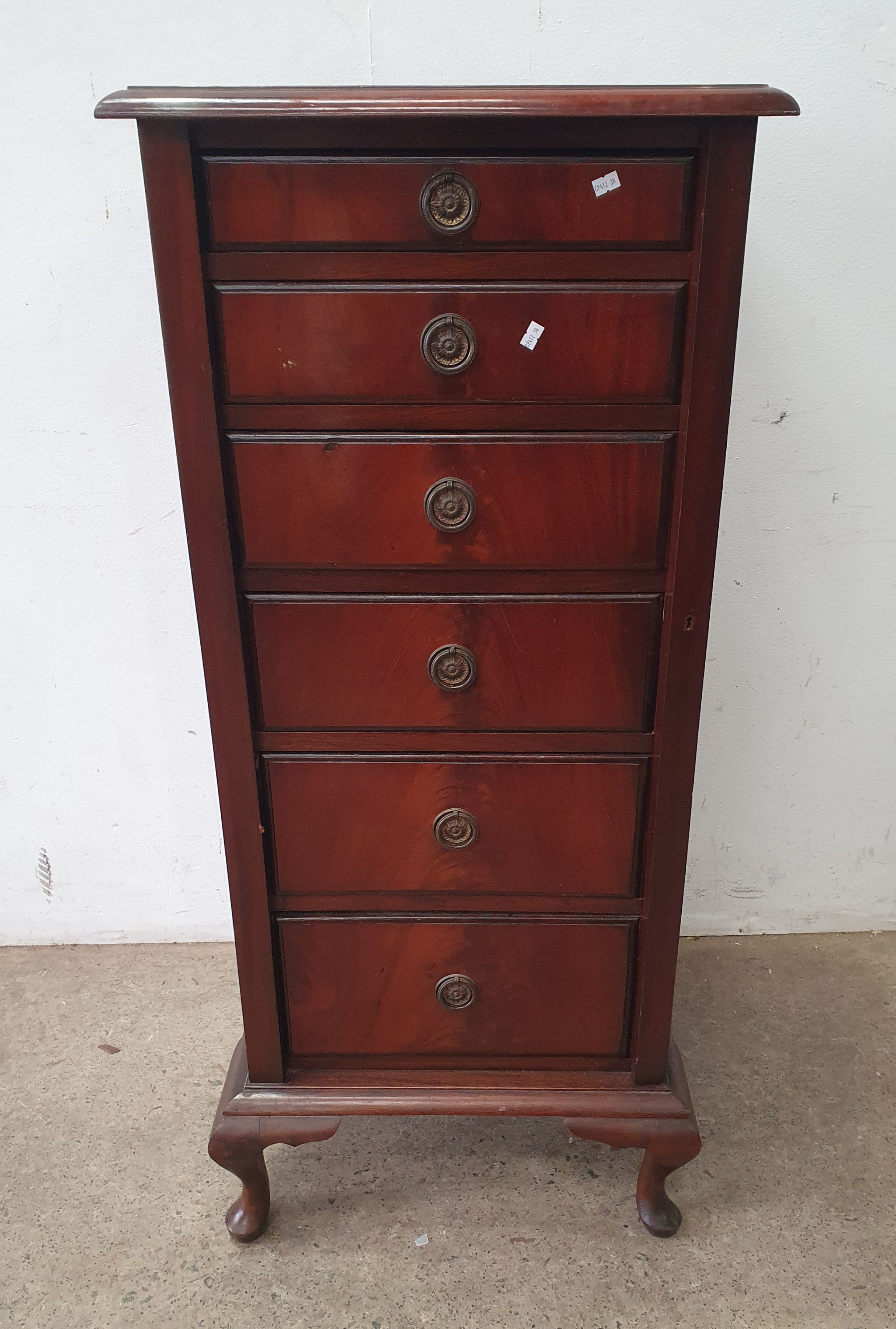 2318 · A CHEST OF SIX DRAWERS