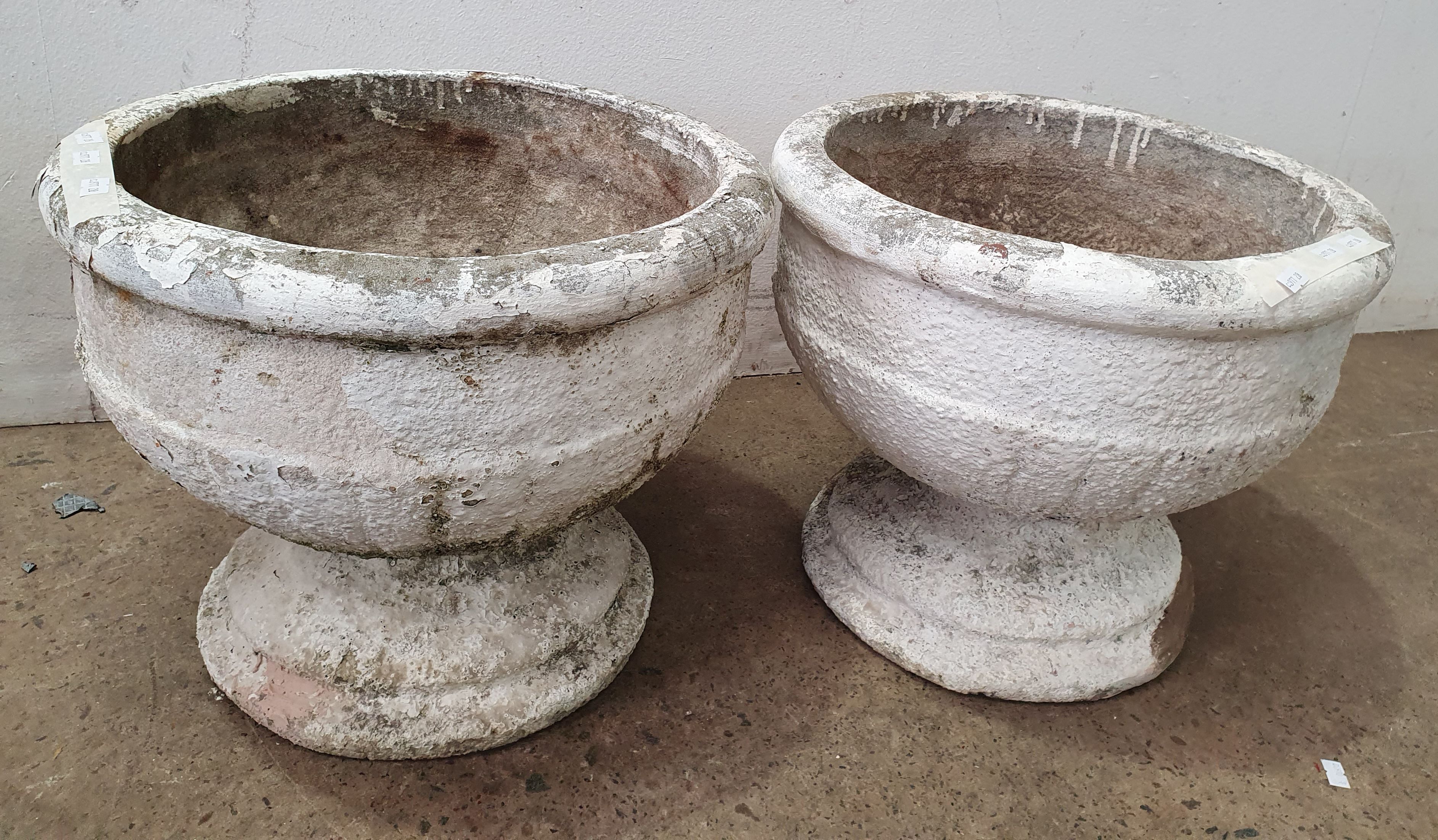 1092 · A PAIR OF CONCRETE PLANTERS