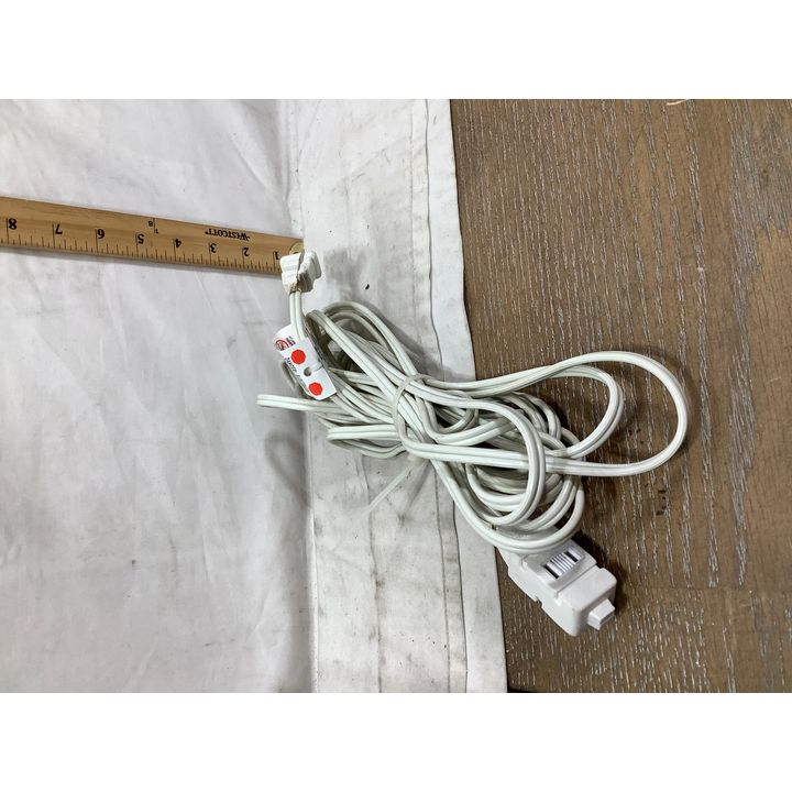 White Extension Cord 125V 1625W E70726 w/ 2 Prong Outlet