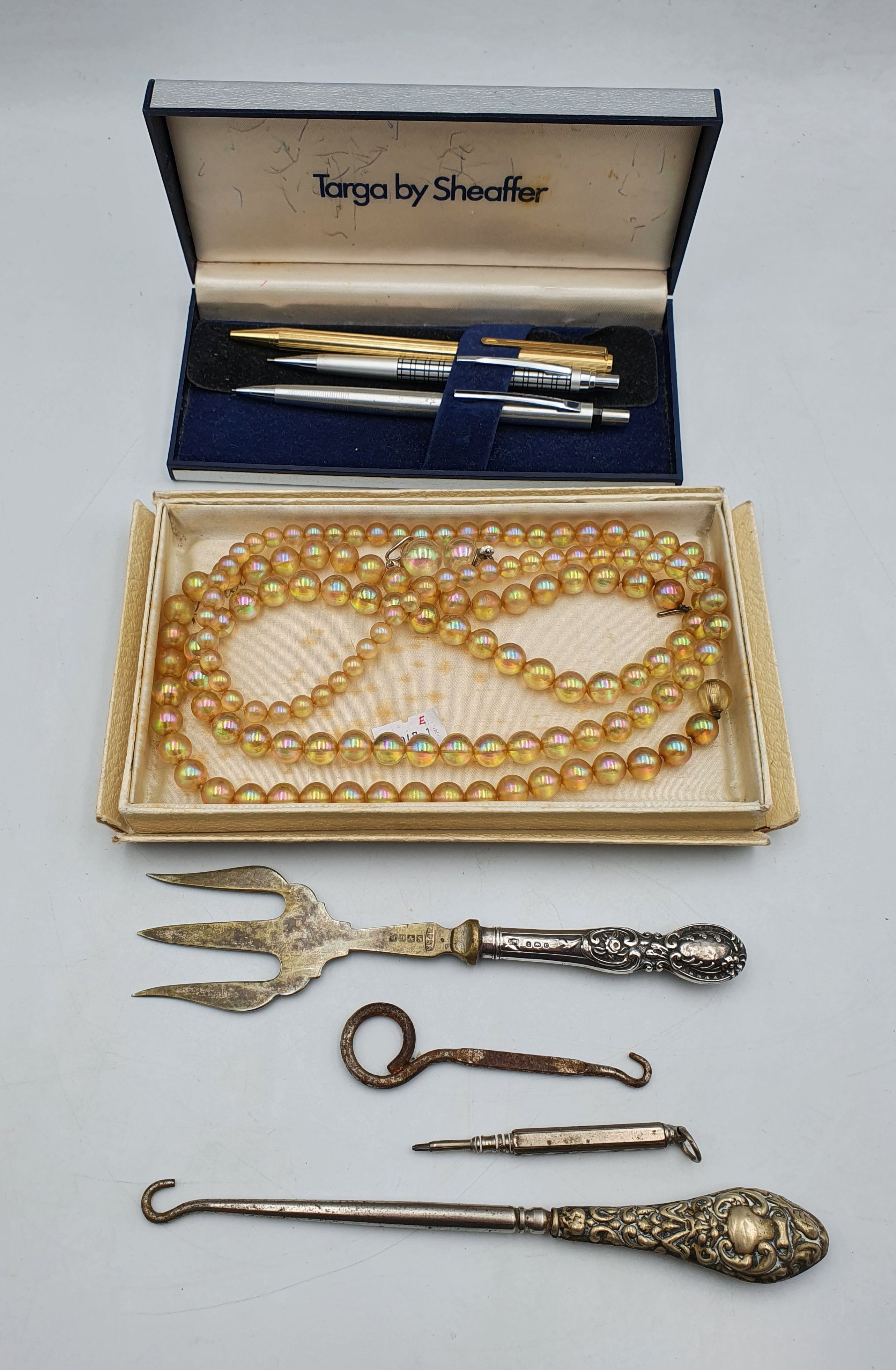 275 · A GROUP OF VARIOUS ITEMS