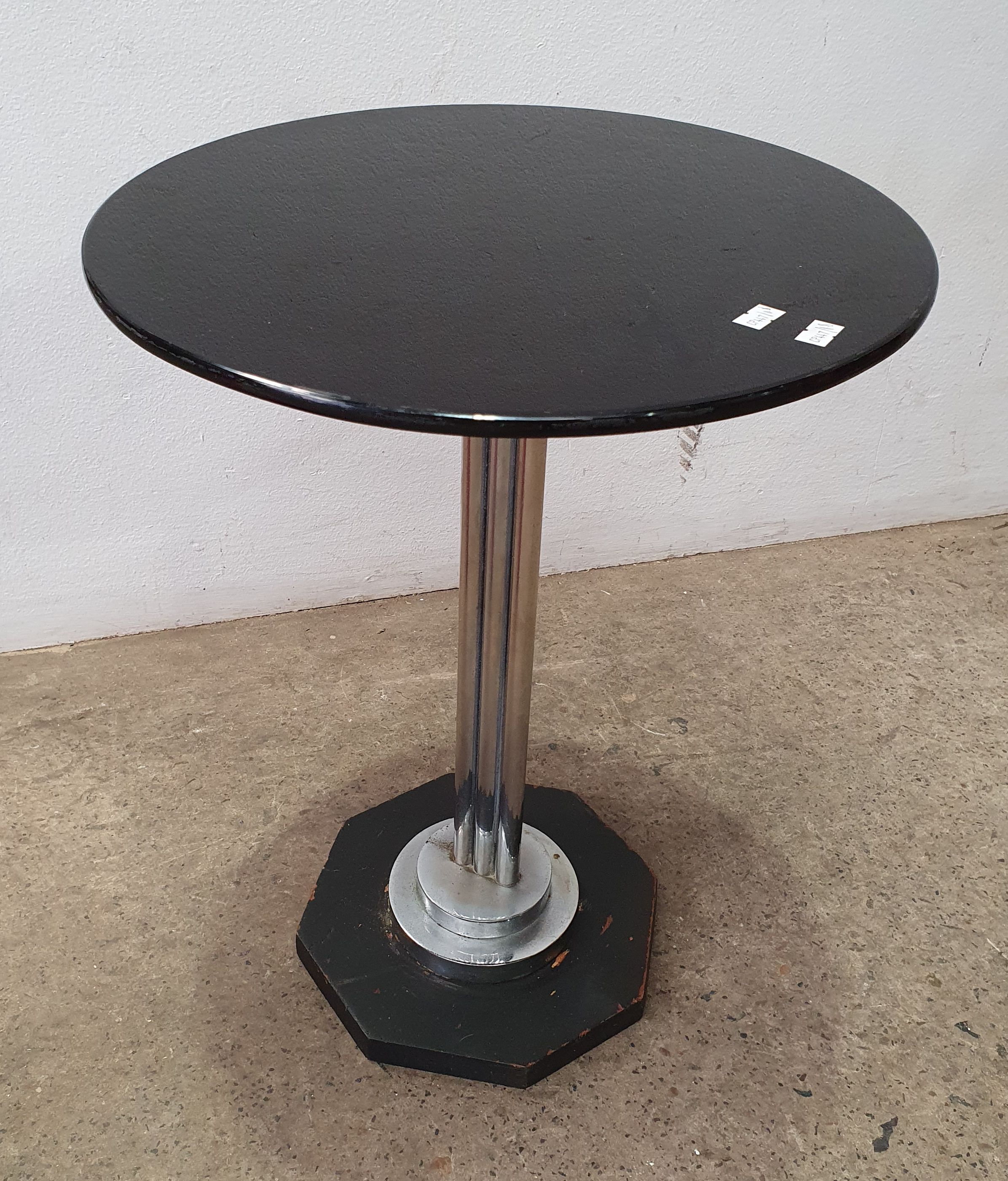 2243 · AN ART DECO SIDE TABLE