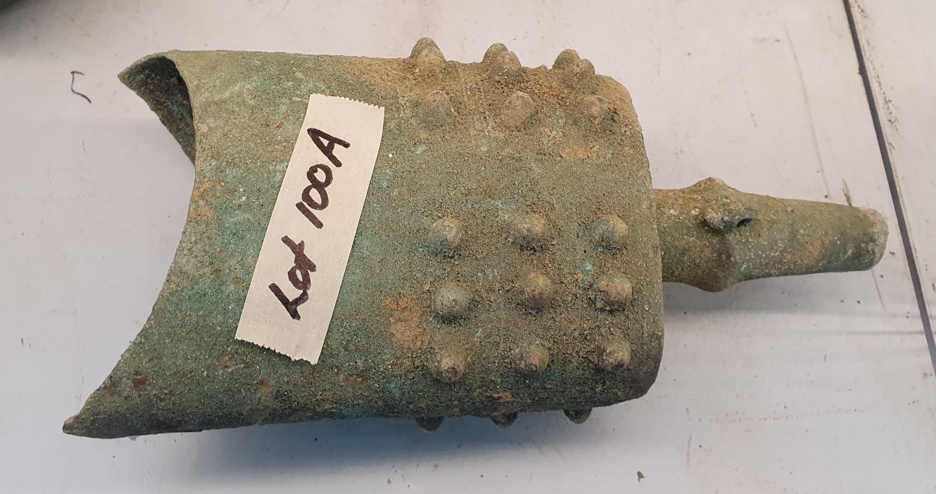183 · A CHINESE ARCHAIC BRONZE BELL