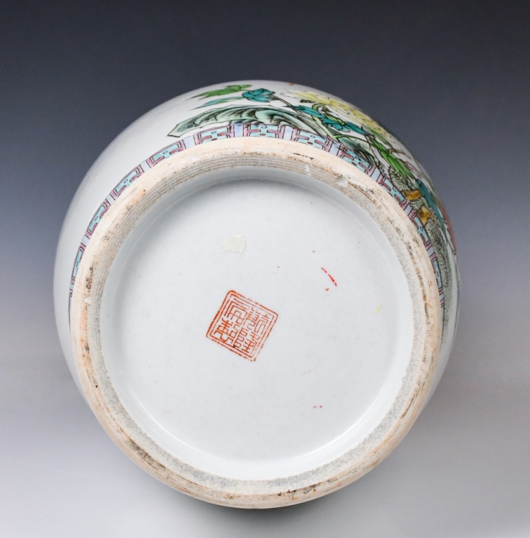 20世紀粉彩花鳥詩文大賞瓶乾隆年製款| Stunning Arts Gallery