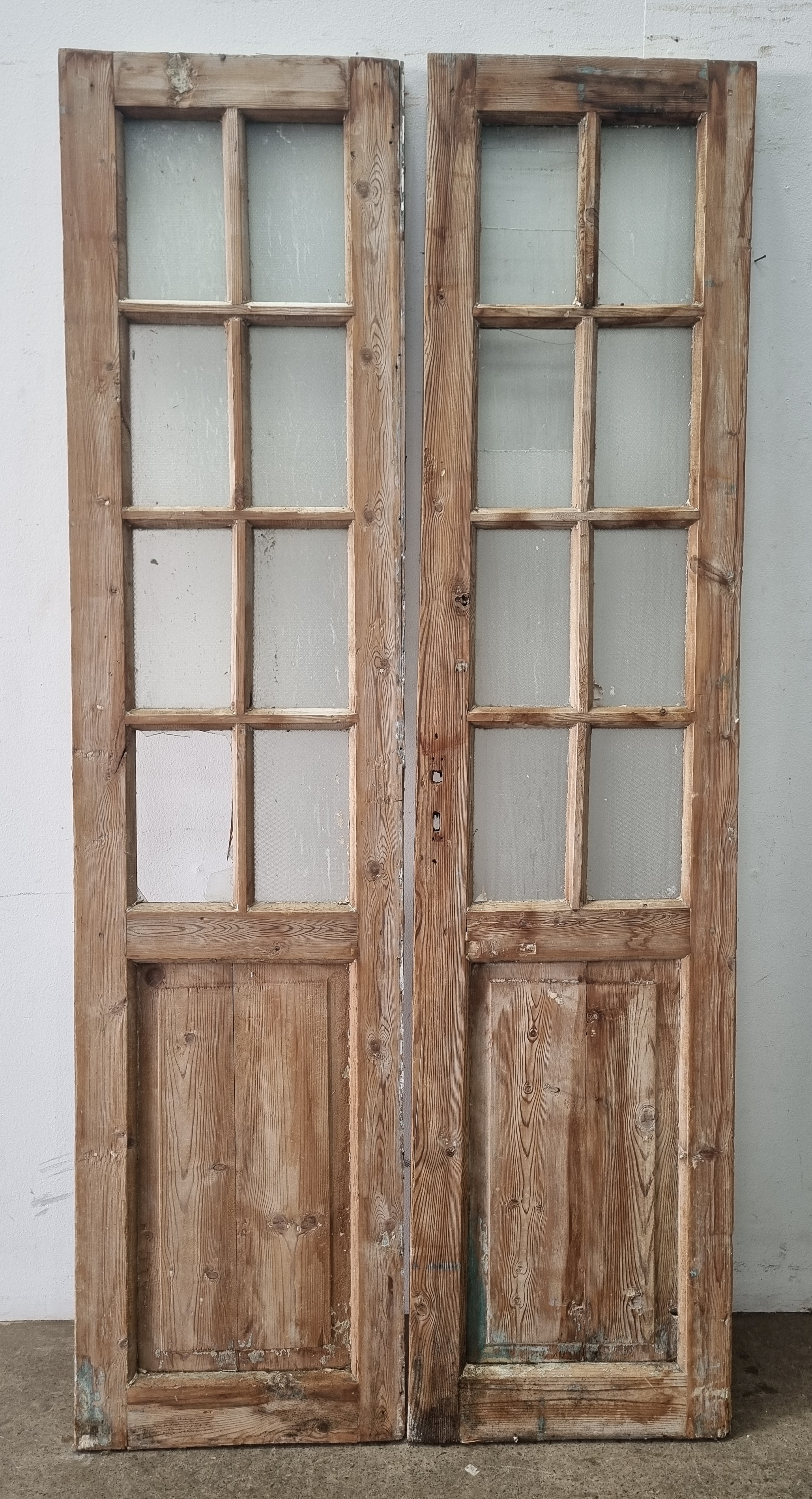 1122 · A SET OF RUSTIC PINE DOORS