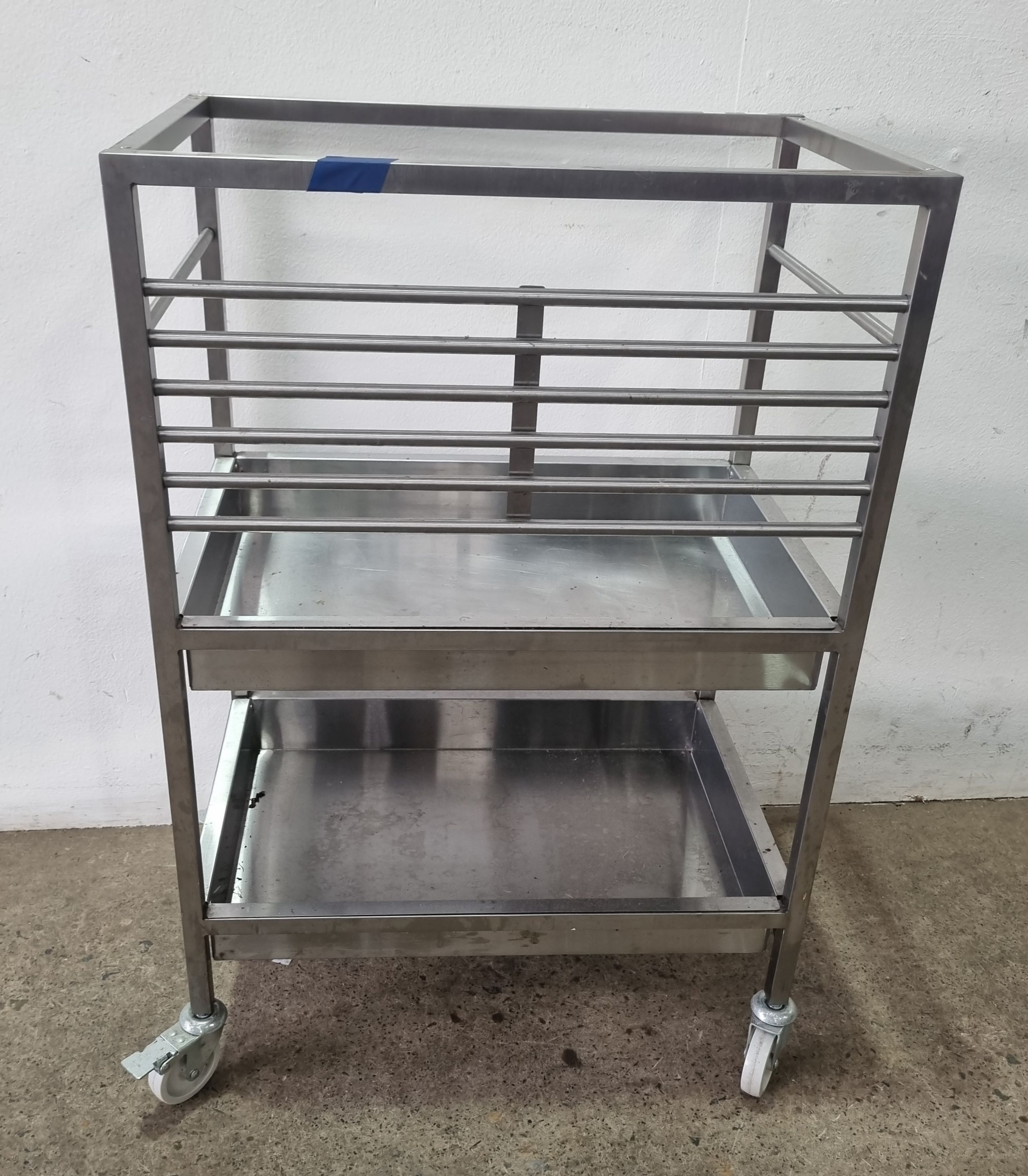 1039 · A STAINLESS STEEL TROLLEY