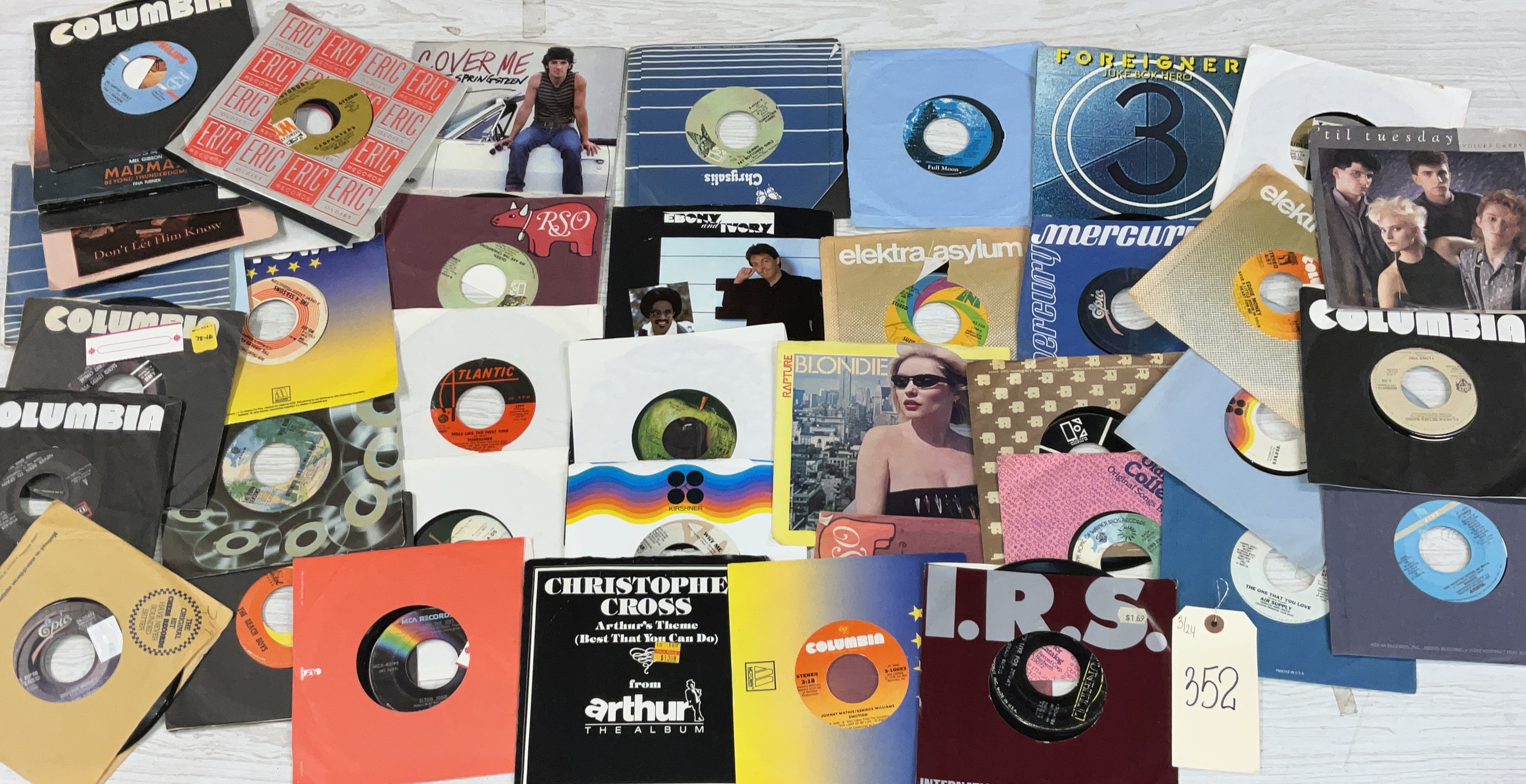 A Collection of Vintage 7-Inch 45 RPM Vinyl Records Lot | Teel Auctions