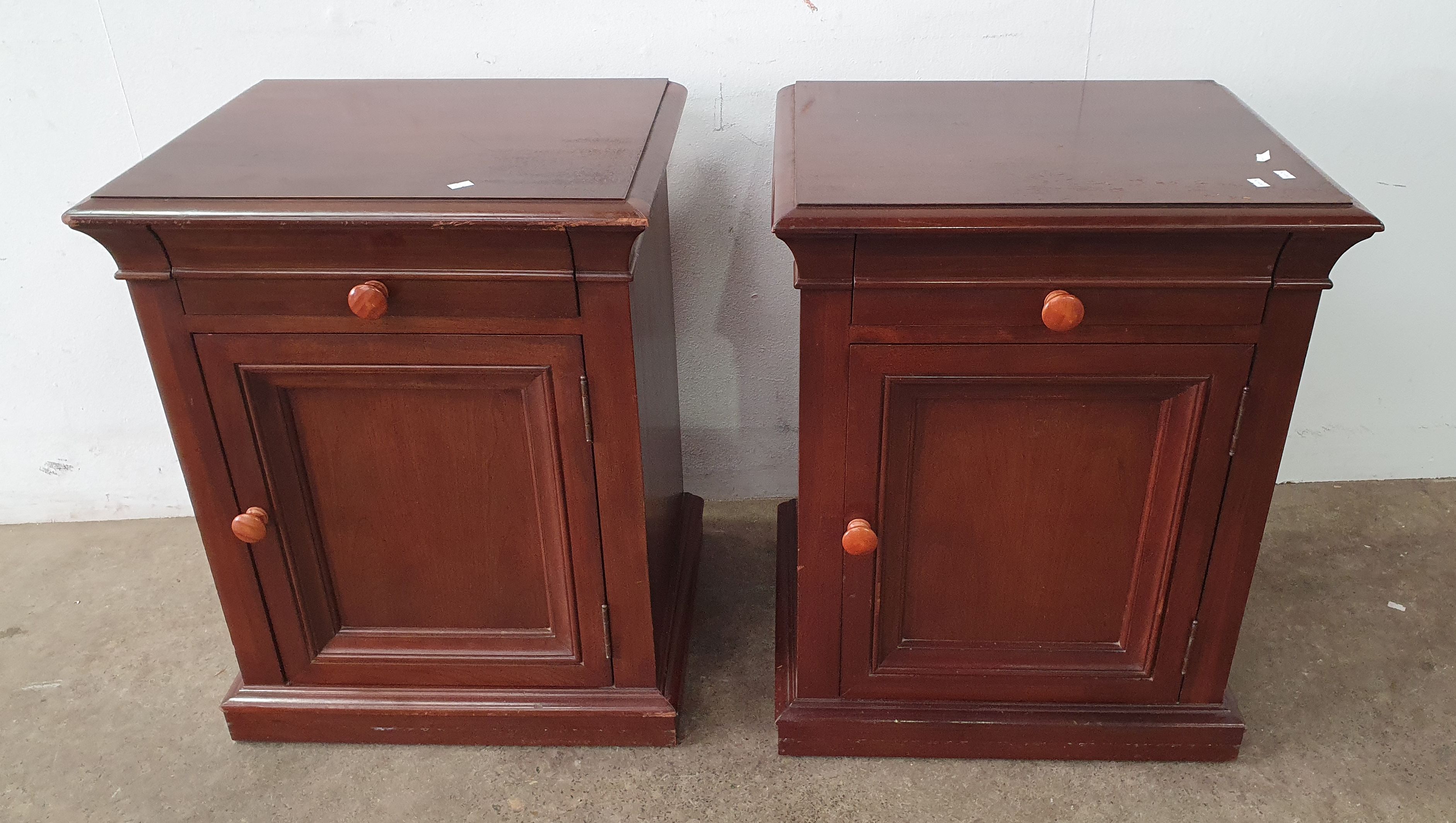 2200 · A PAIR OF EATHAN ALLEN SIDE TABLES