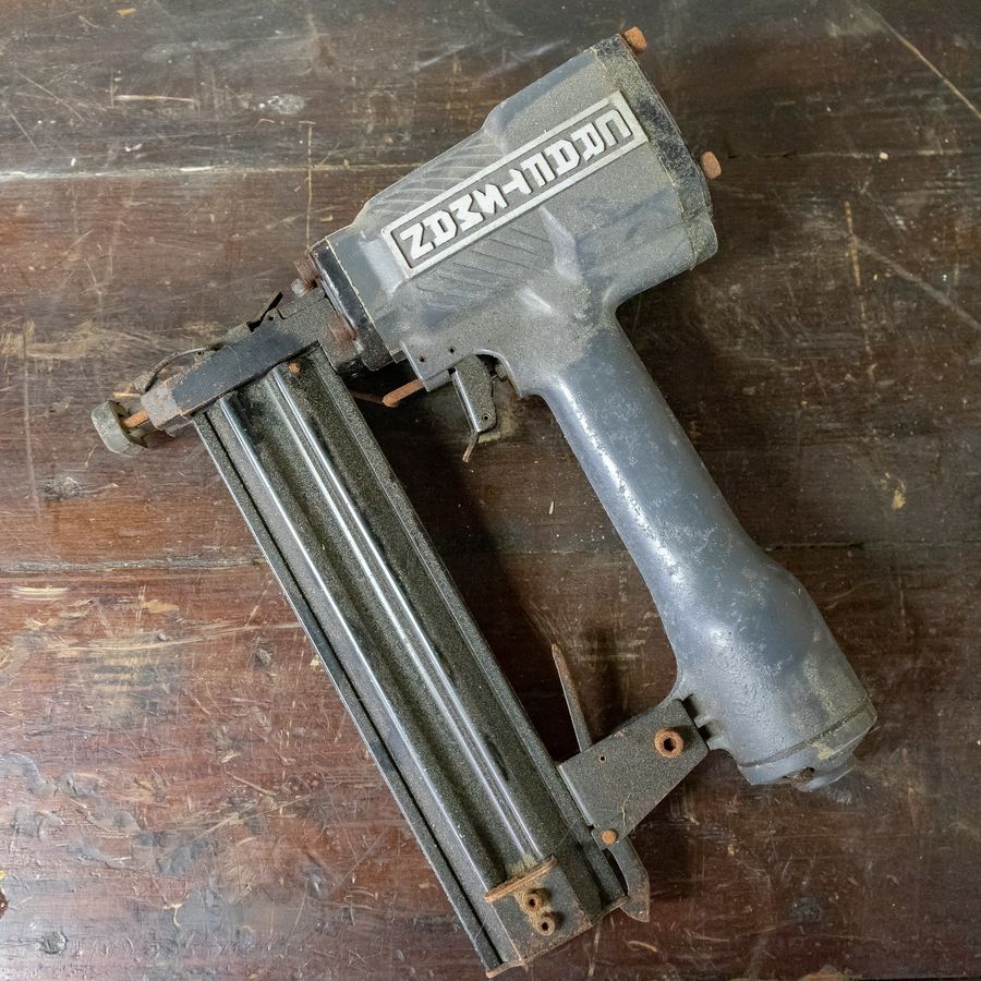 Sears Craftsman 16 Gauge Finishing Nailer with Case Harritt Group, Inc