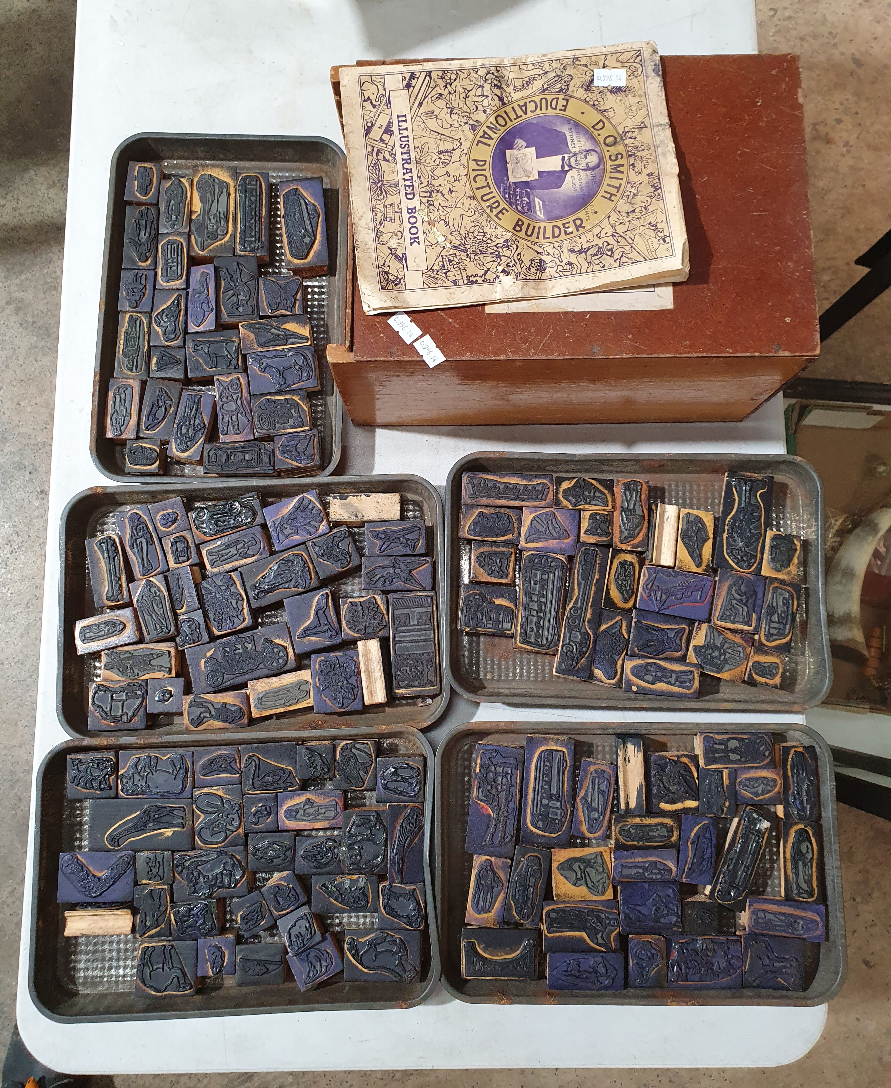 361 · A SET OF VINTAGE RUBBER STAMPS 'D O SMITH EDUCATIONAL PICTURE BUILDER'