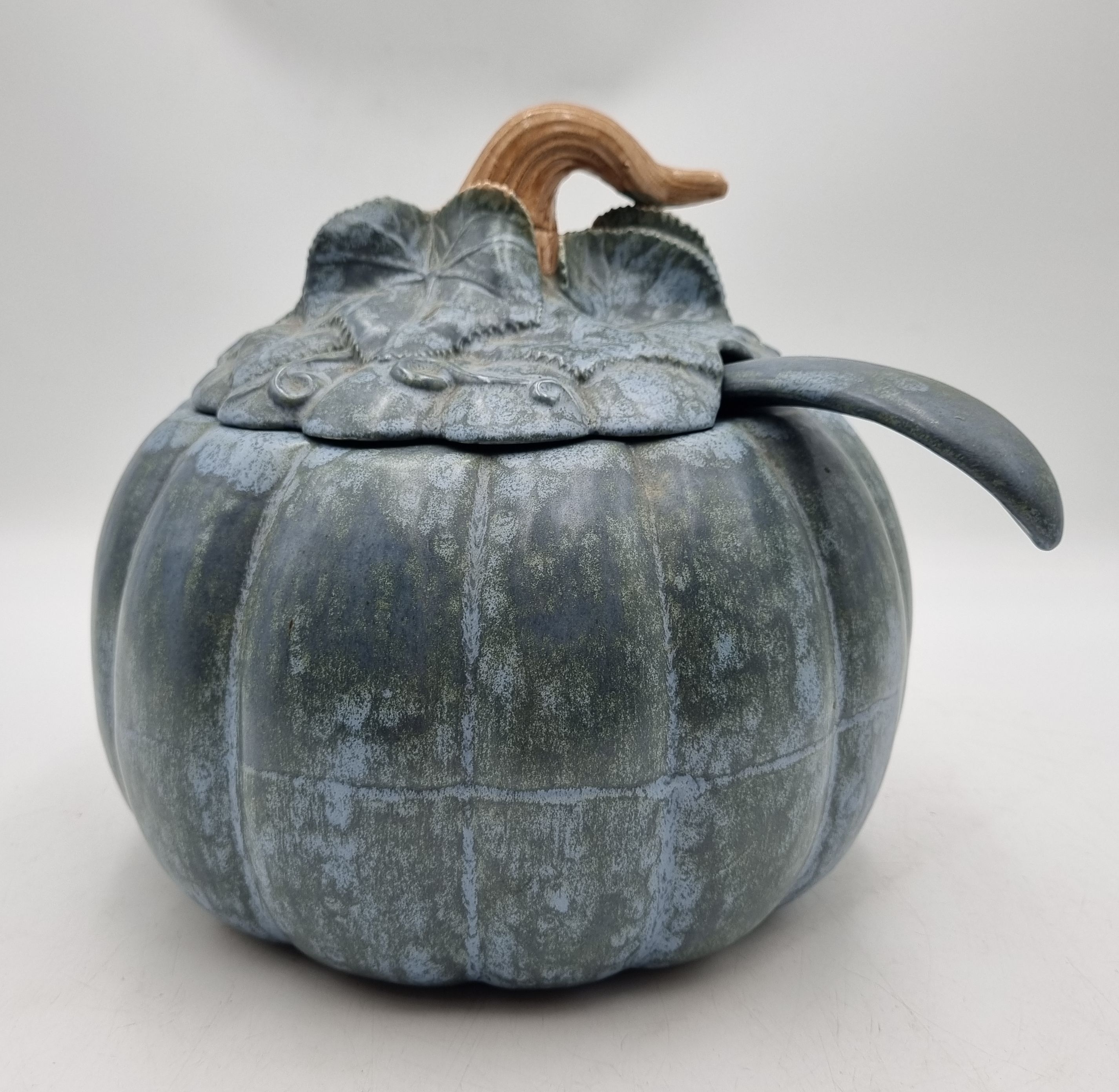 634 · AN AUSTRALIAN 'CASTLE COVE' STUDIO POTTERY NOVELTY PUMPKIN SOUP TUREEN