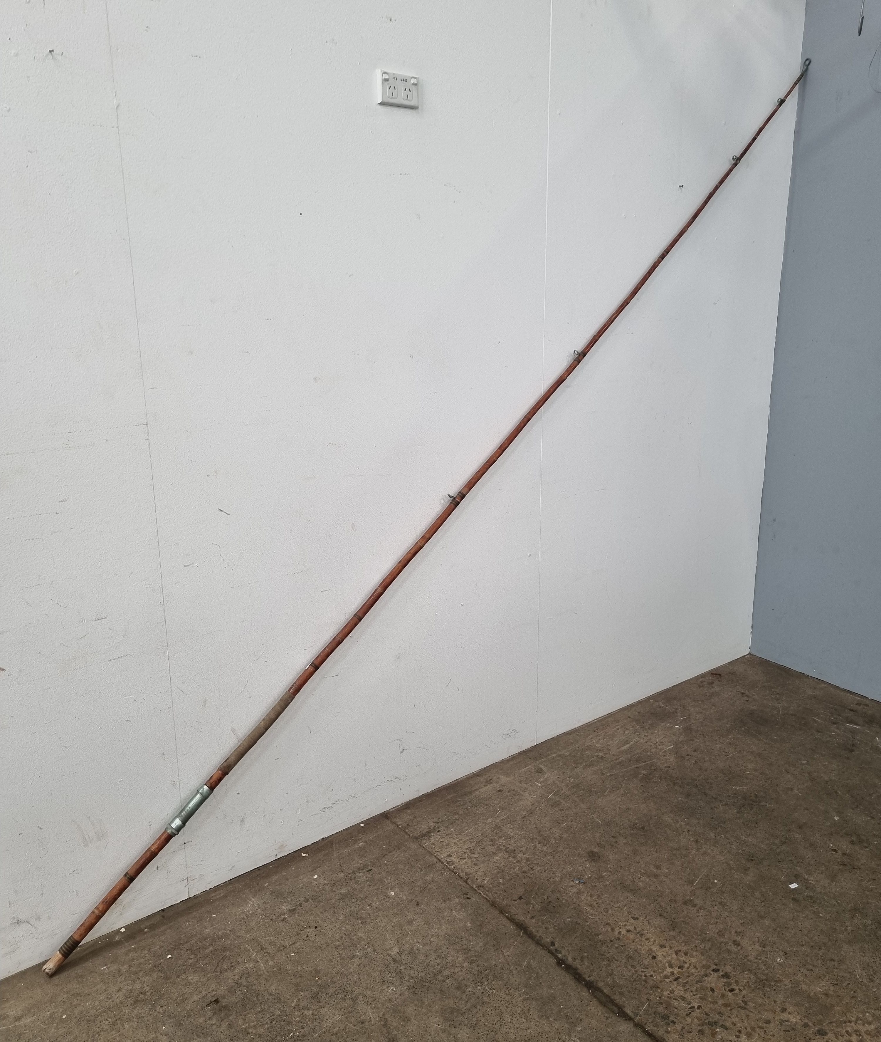 1364 · A VINTAGE BAMBOO ROD