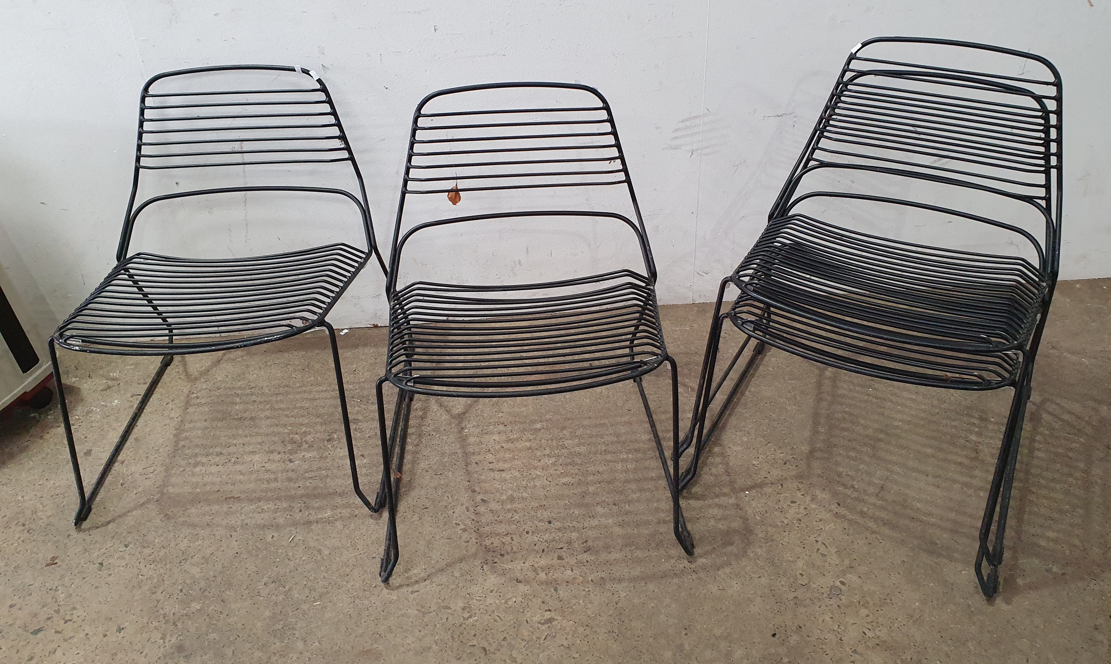 1048 · FOUR WIRE FRAME OUTDOOR CHAIRS
