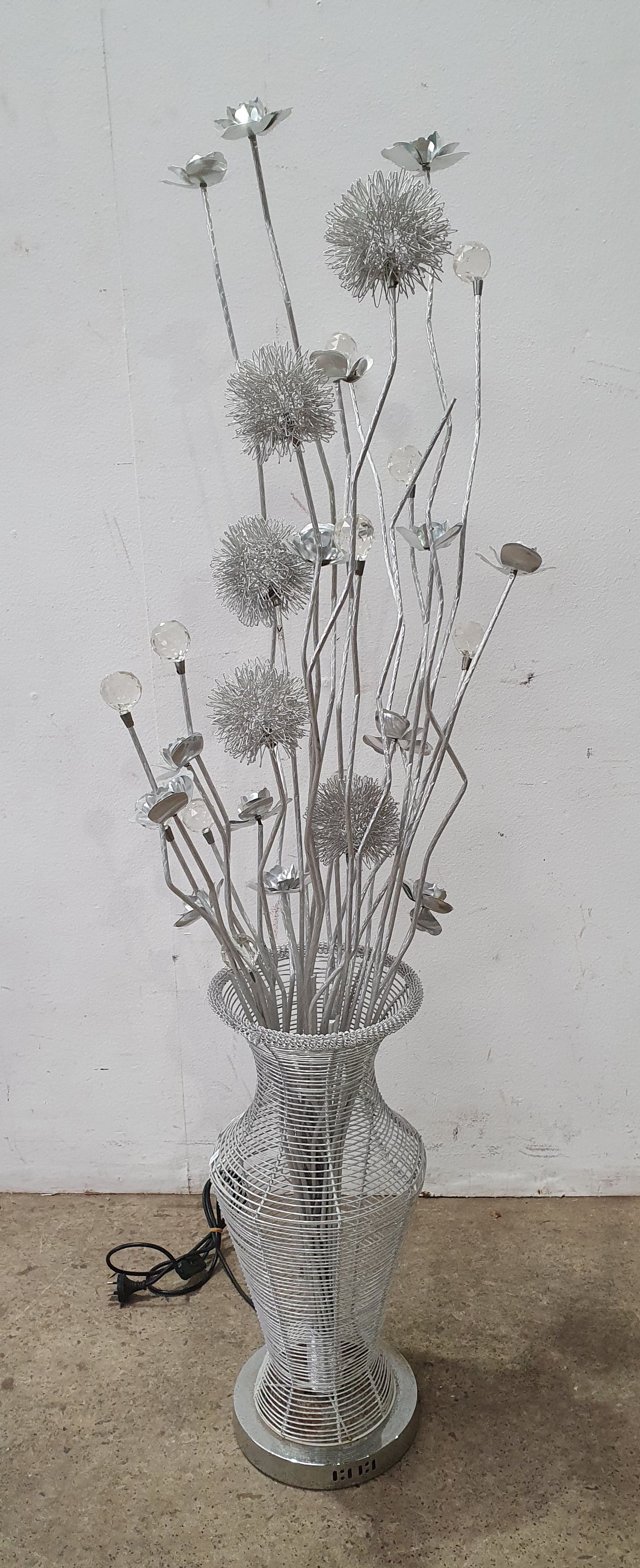 1219 · A DECORATIVE FLORAL LIGHT