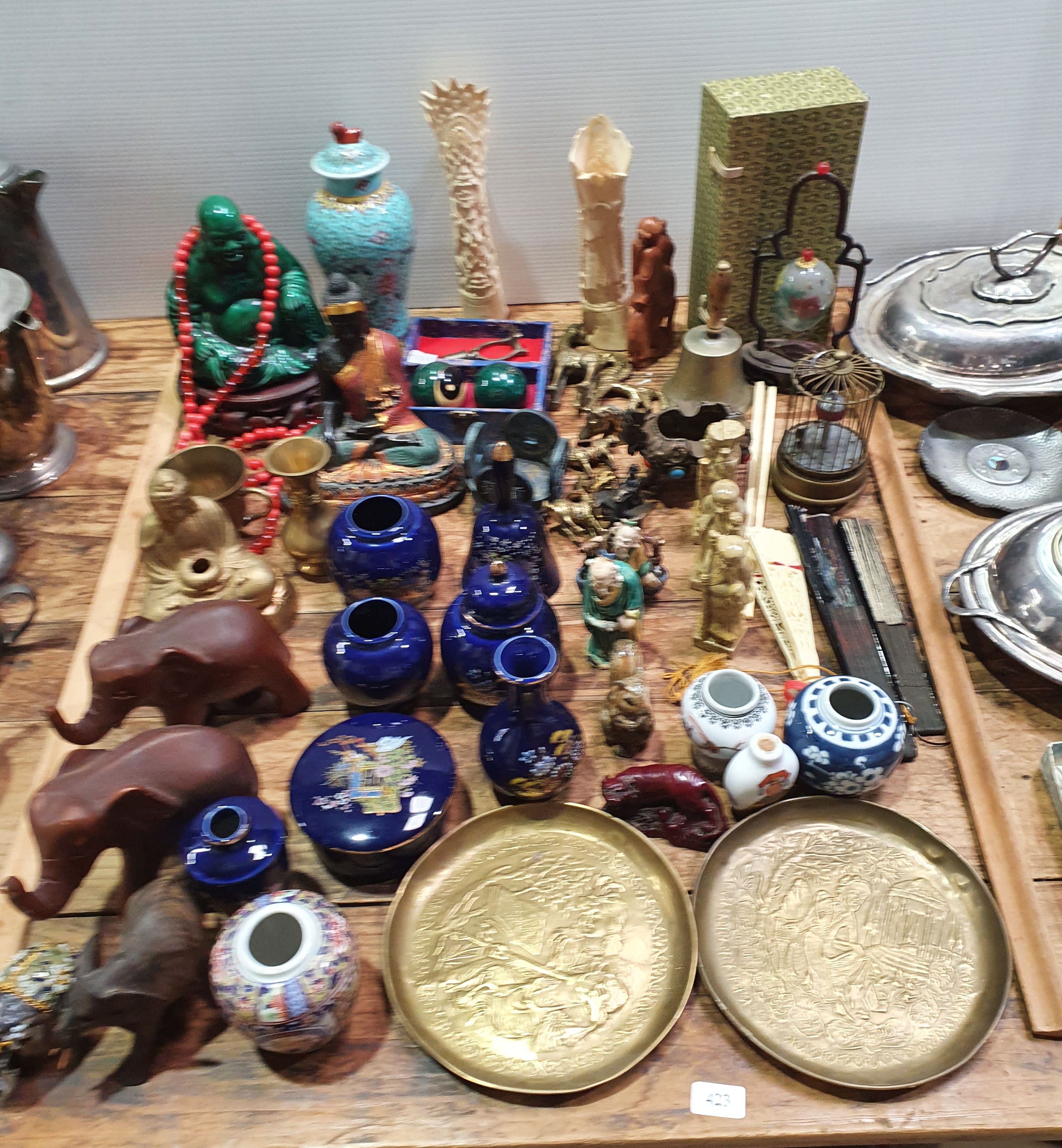 A GROUP OF DECORATIVE ASIAN ITEMS