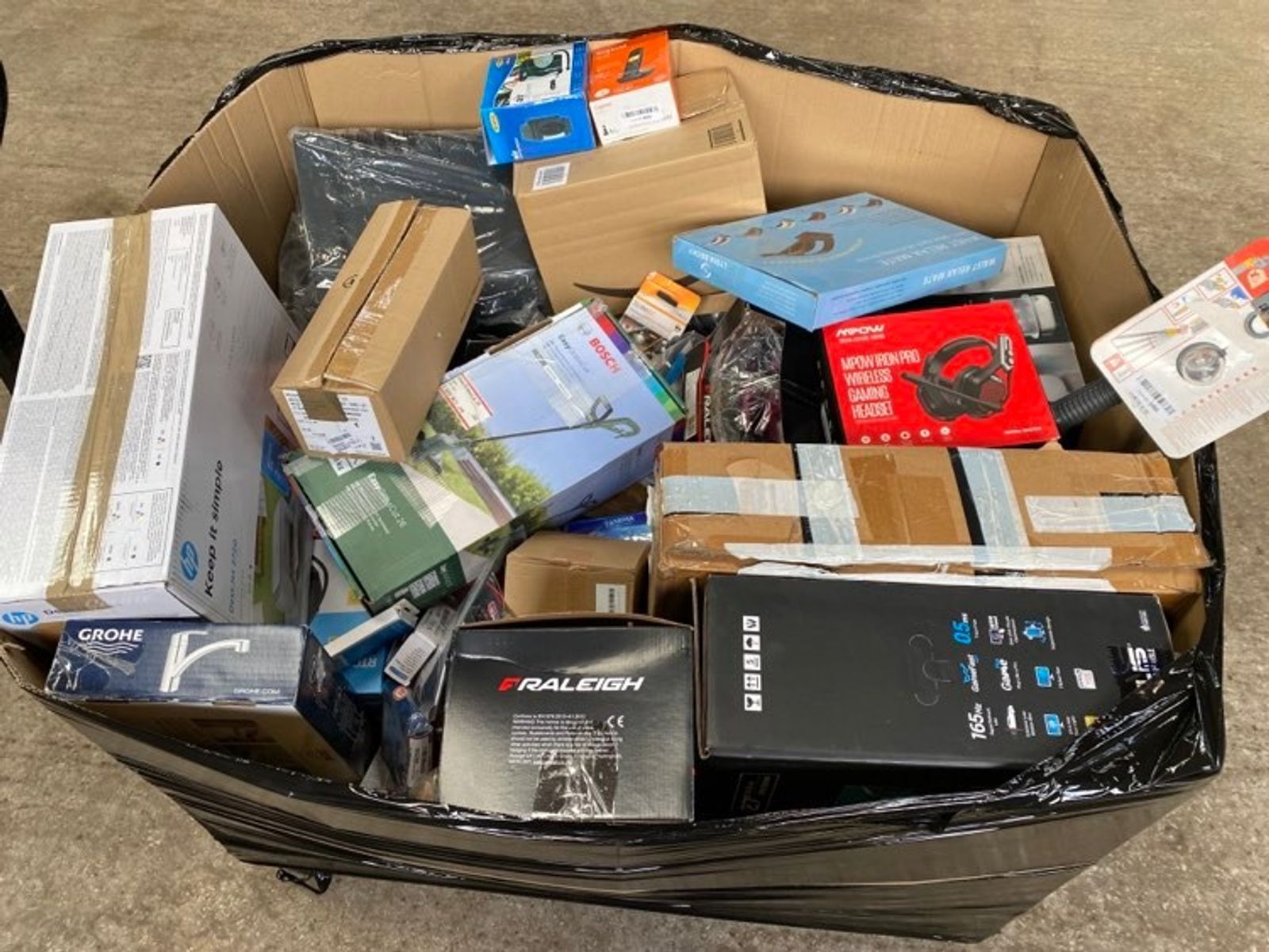 Person Who Returns Objects To Former Conditions Amazon Returns Pallet | Storage Bidder