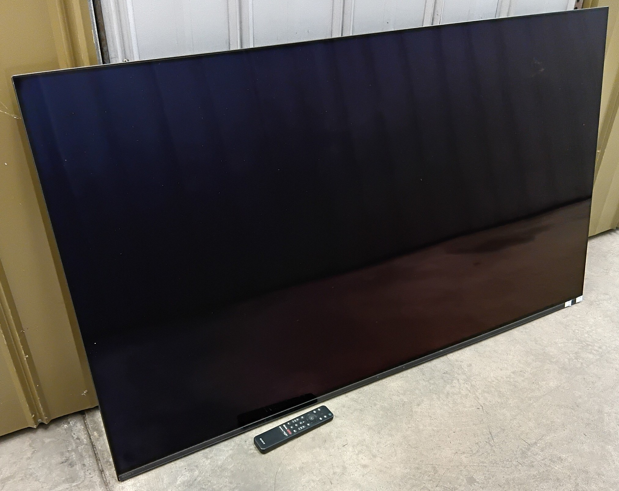 1220 · A SONY XR-55 80K TELEVISION