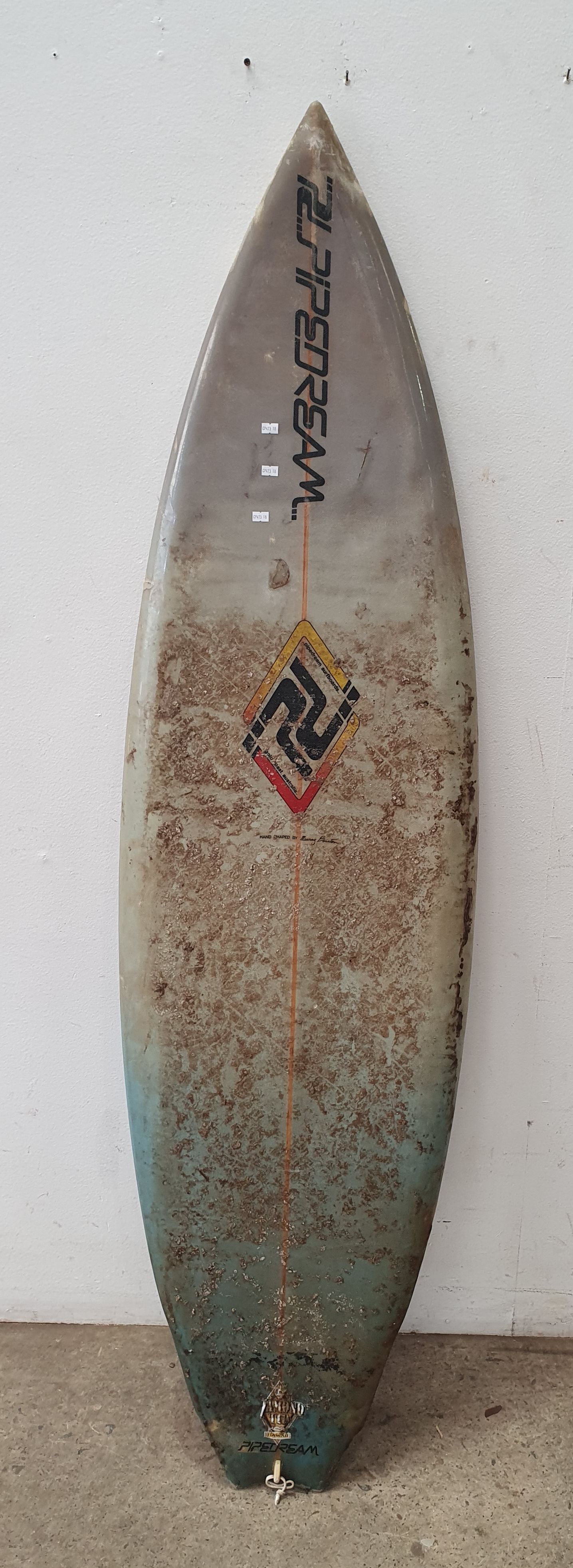 1016 · A TRI FINNED SURFBOARD