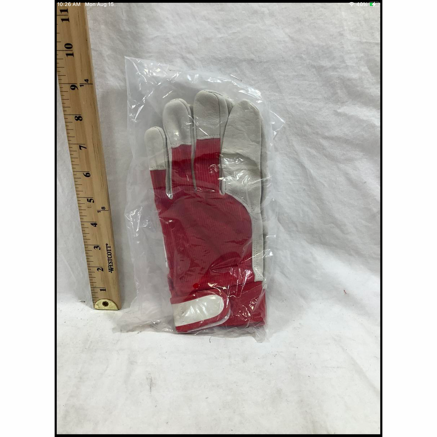 Red/White Gloves Size: 9