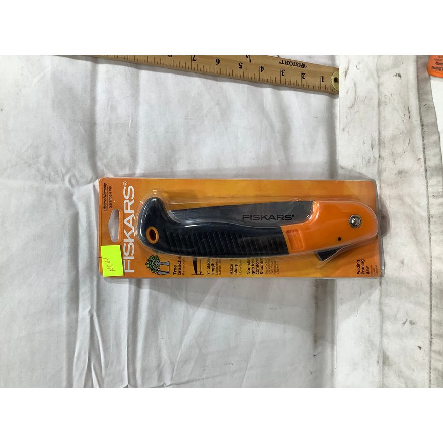 Fiskars Folding Pruning Saw 7" Blade Length