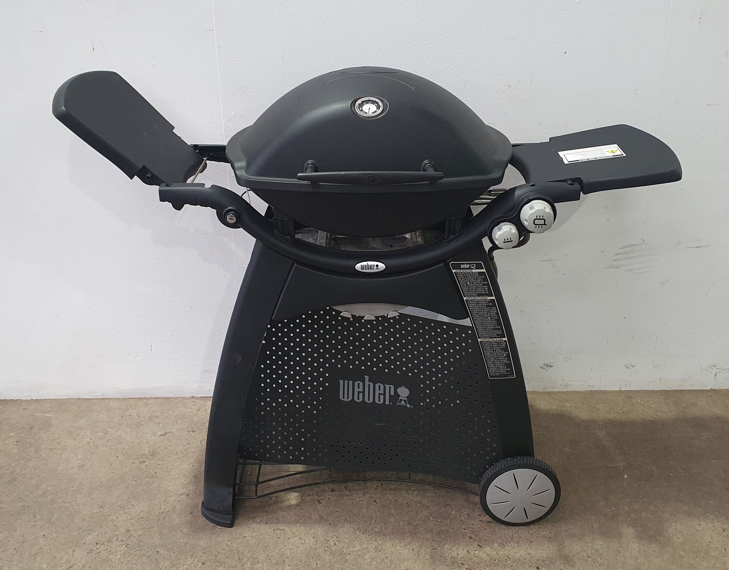 1069 · A WEBER BBQ