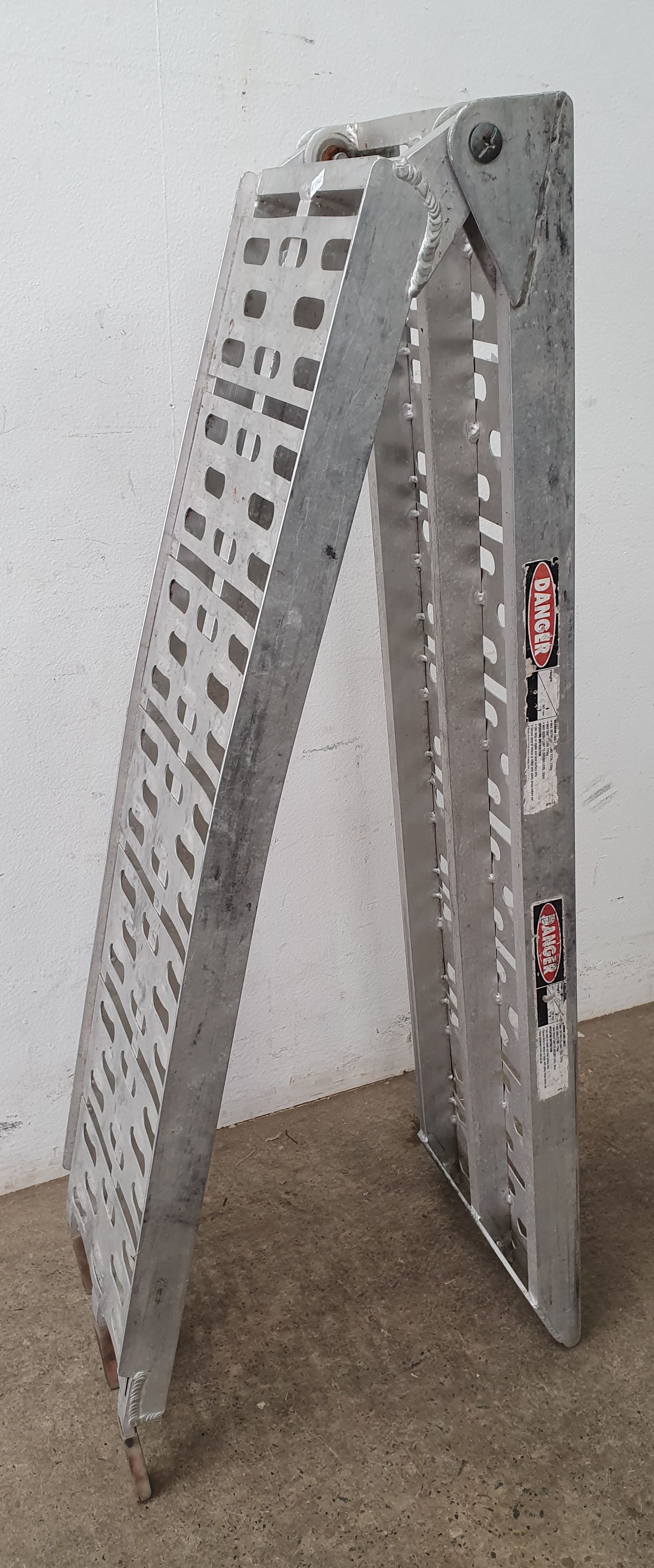 1009 · A MOTORBIKE RAMP