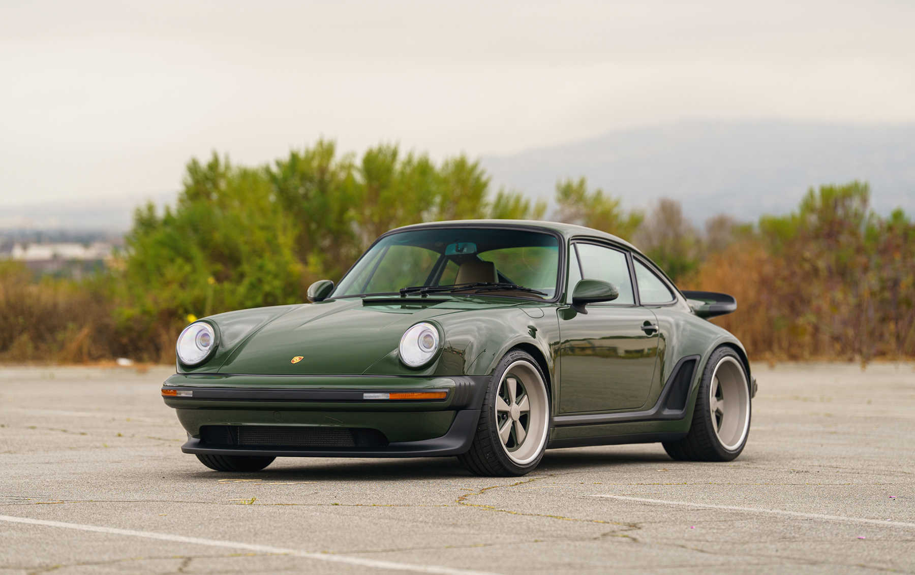 あーみ 1989 Porsche 911 Classic Turbo Reimagined by Singer | Gooding