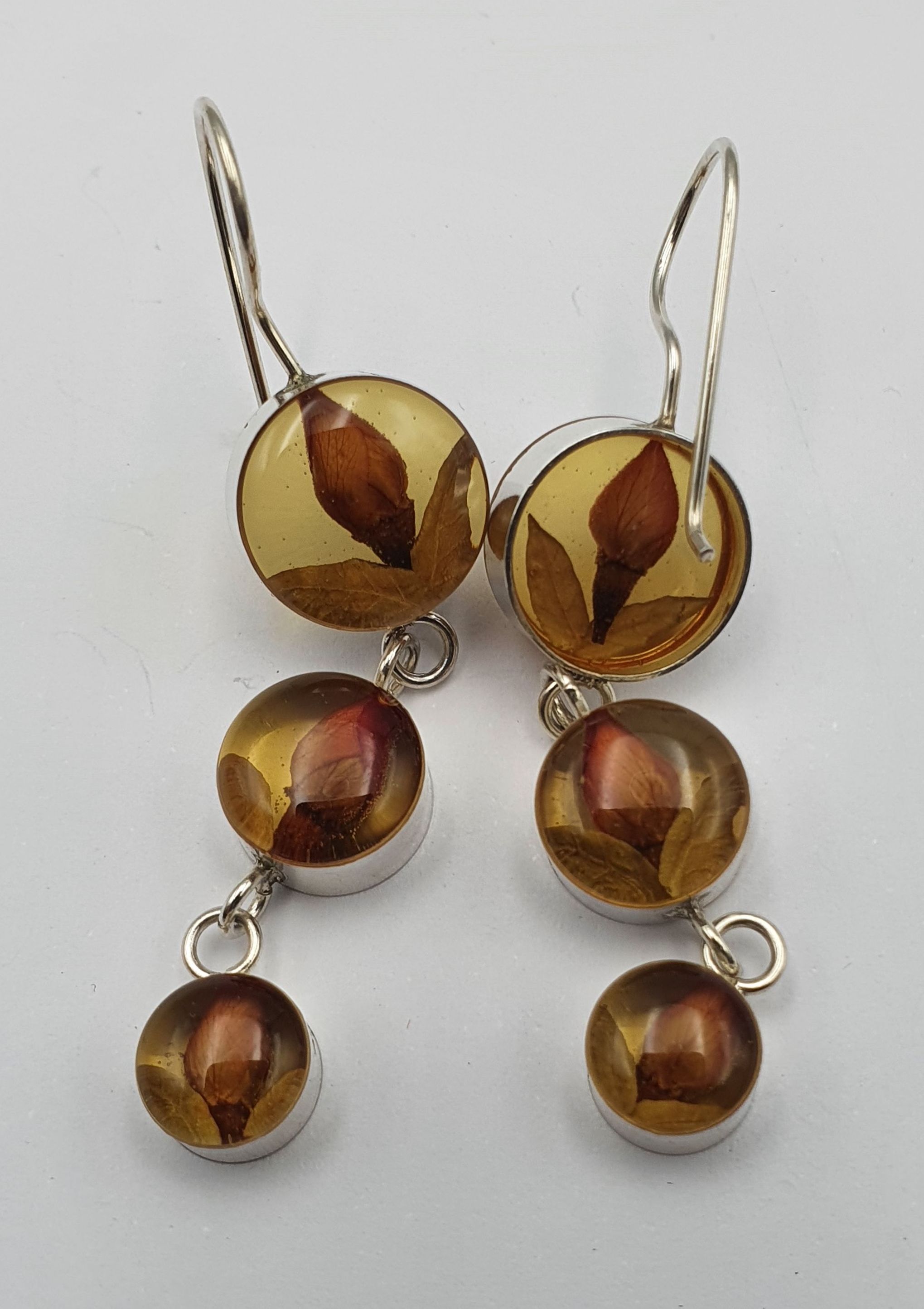 301 · A VINTAGE PAIR OF SILVER EARRINGS WITH REAL ROSE BUD IN LUCITE DROPS