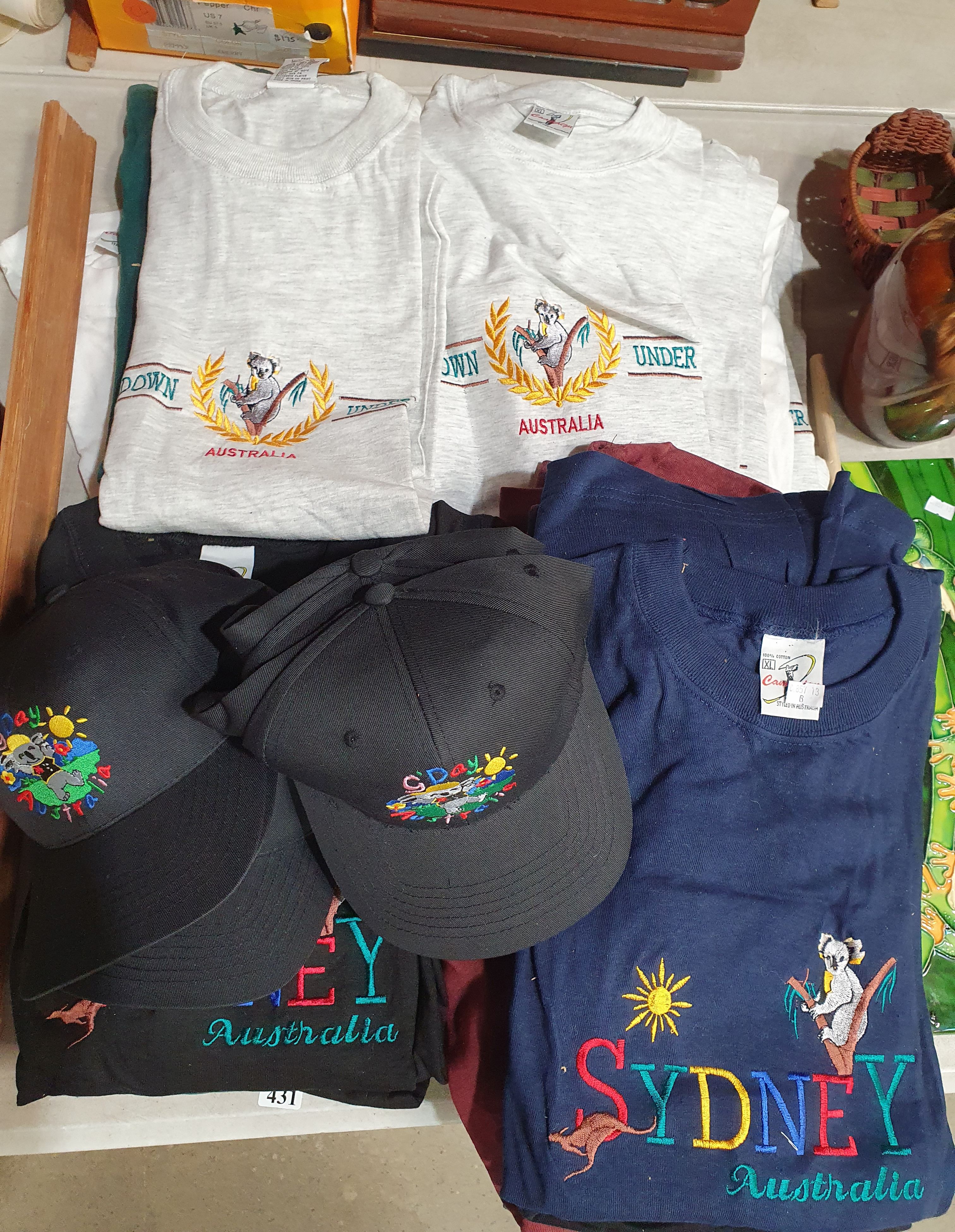 431 · A GROUP OF AUSTRALIAN SOUVENIR HATS AND T-SHIRTS