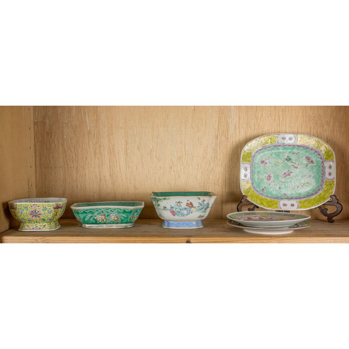 (lot of 5) Chinese famille rose articles
