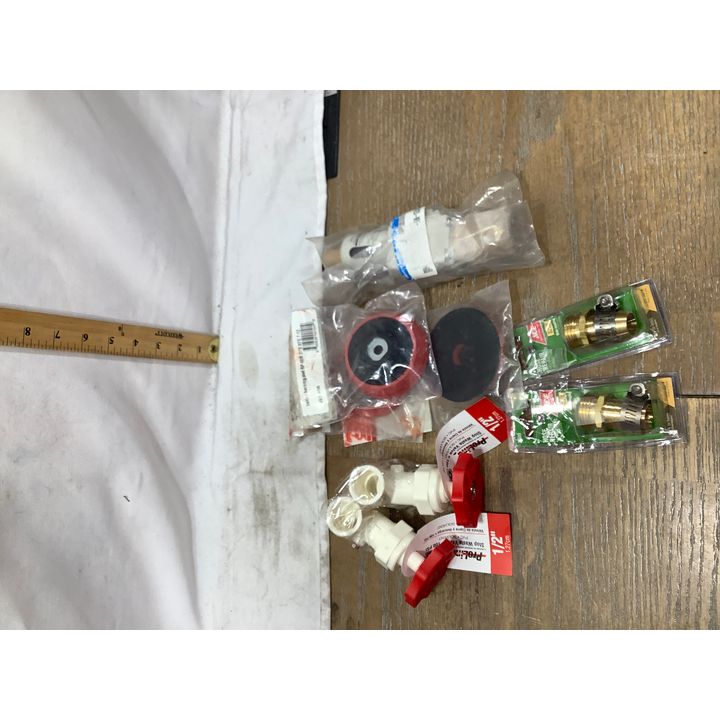 Lot of 8pc Assorted Hardware