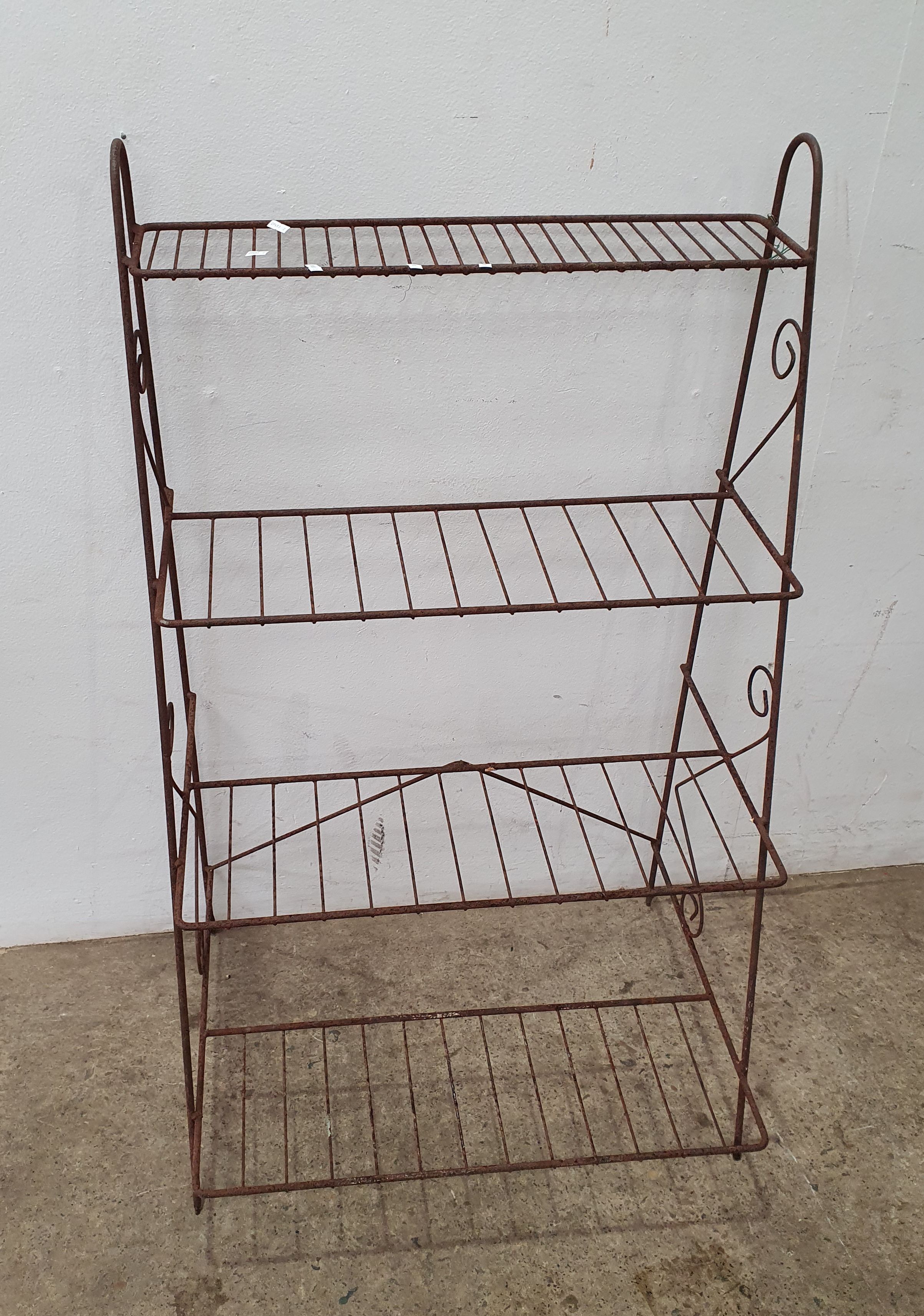 1039 · A FOUR TIER PLANT STAND