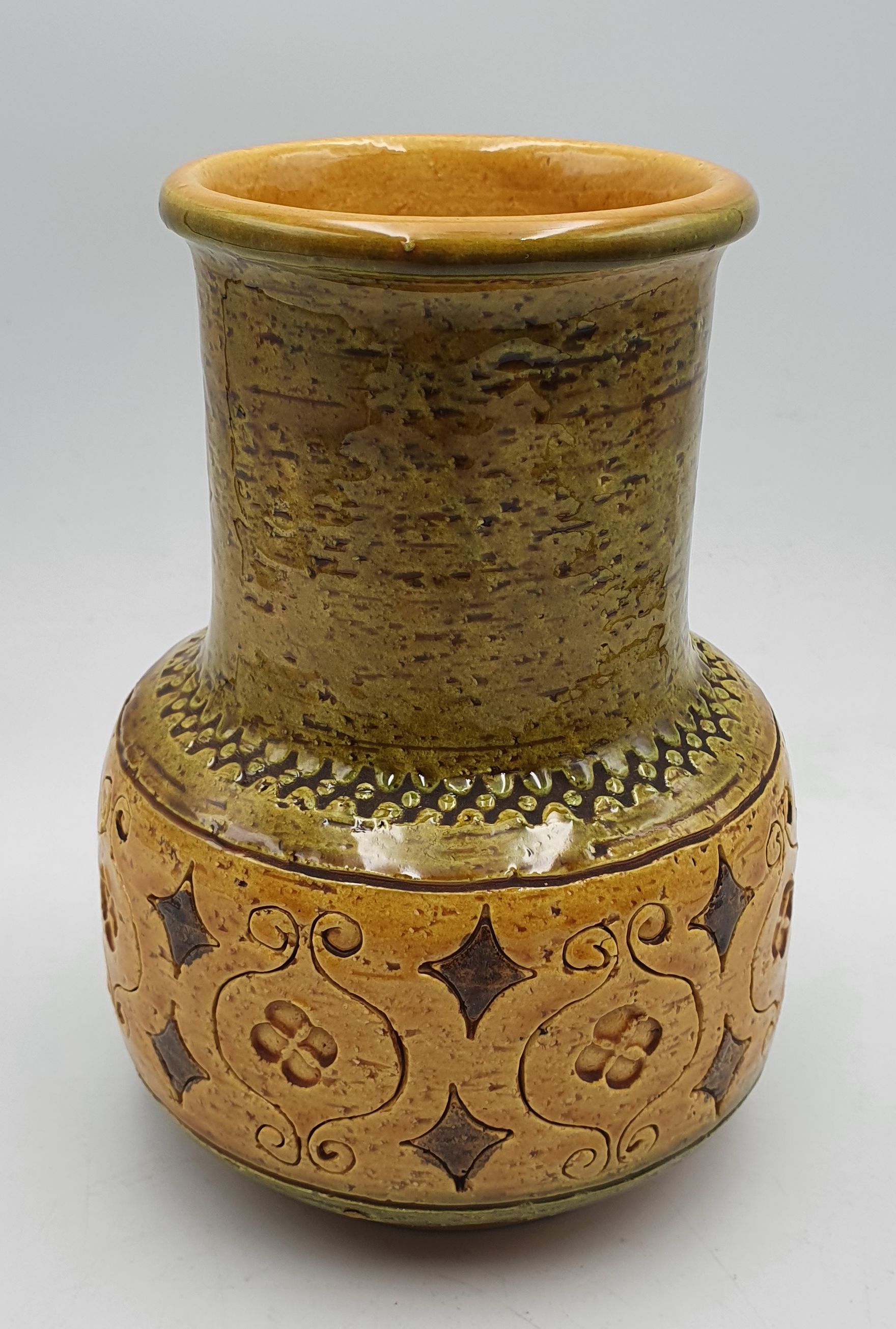 199 · A MID-20th CENTURY ITALIAN POTTERY 'ARABESQUE' VASE