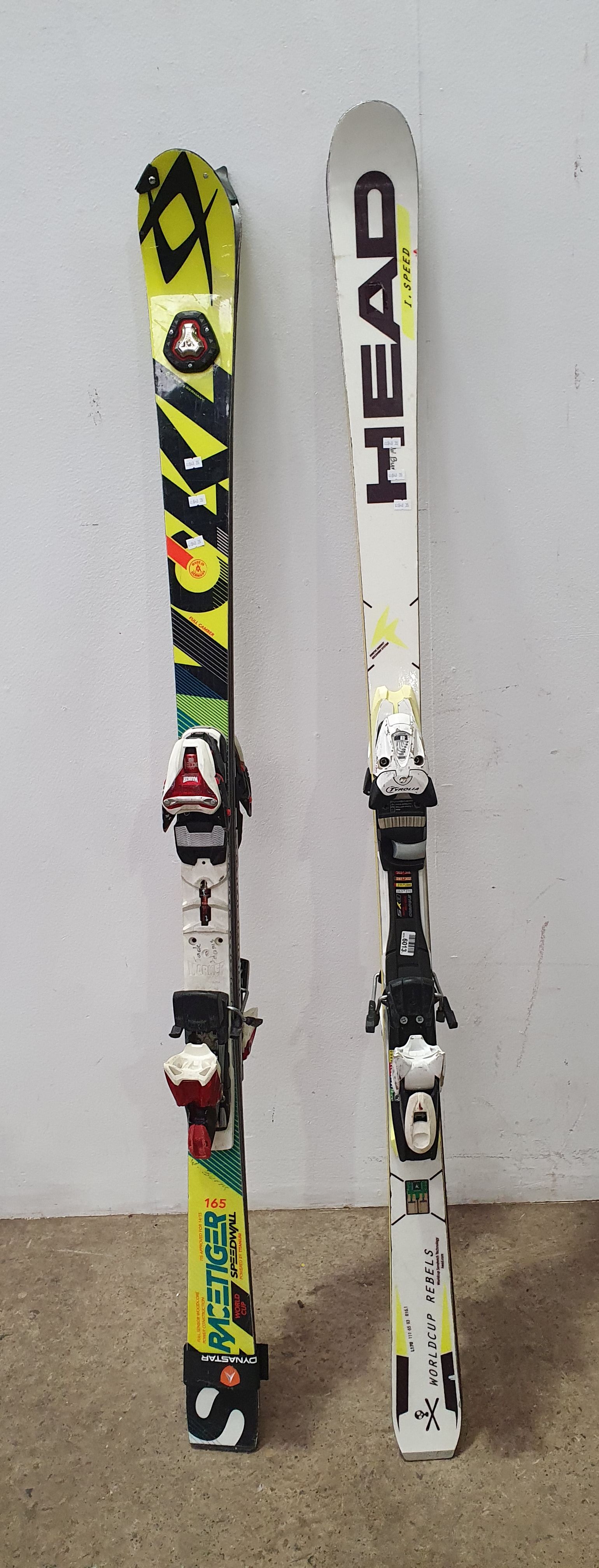 1315 · A SET OF SKIS