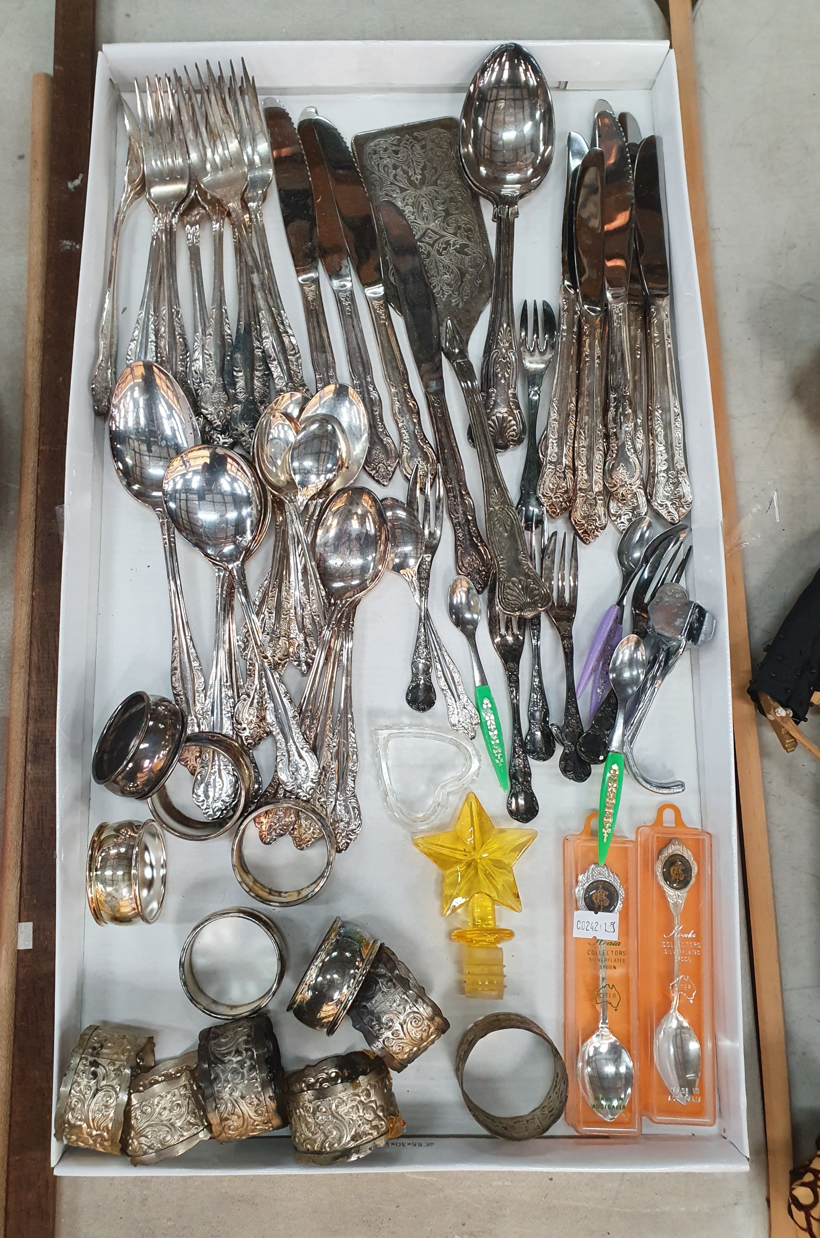 65 · A GROUP OF VARIOUS ITEMS