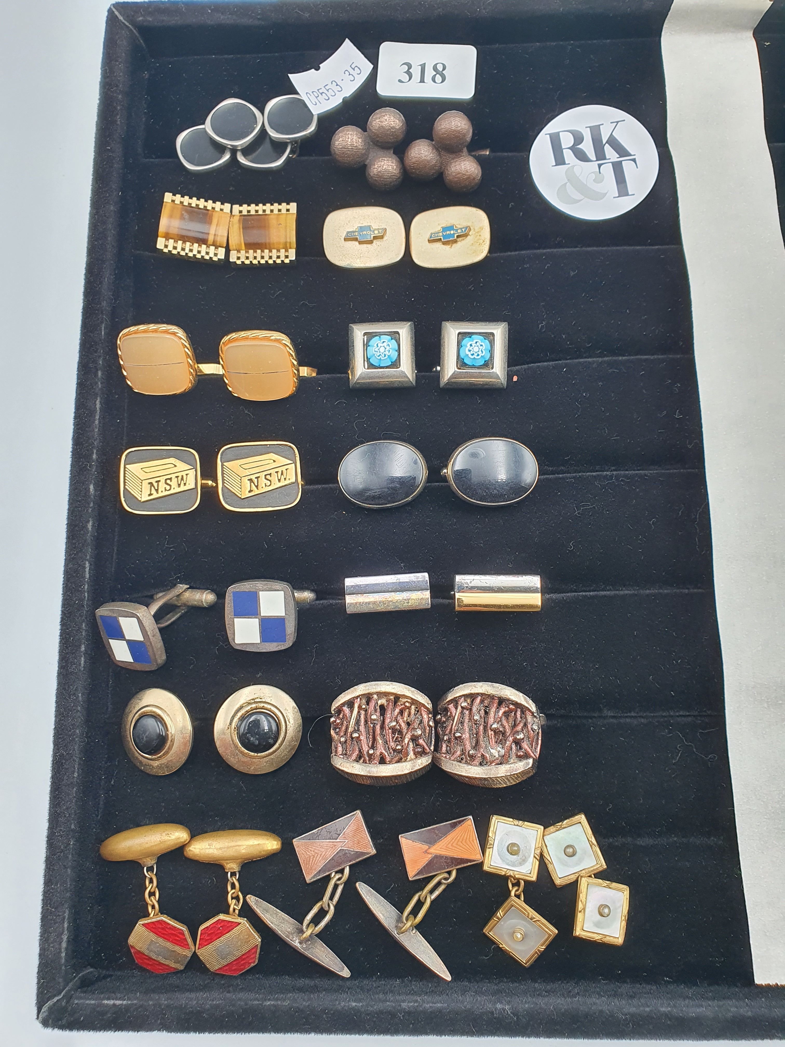 318 · 15 VINTAGE CUFF LINKS