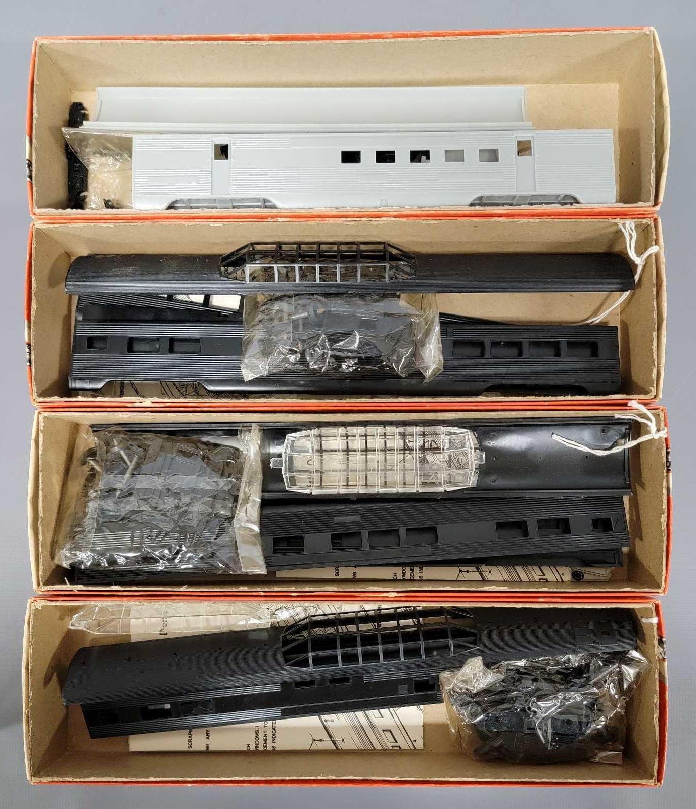 Seven Globe Models HO scale passenger car kits in original boxes Toys