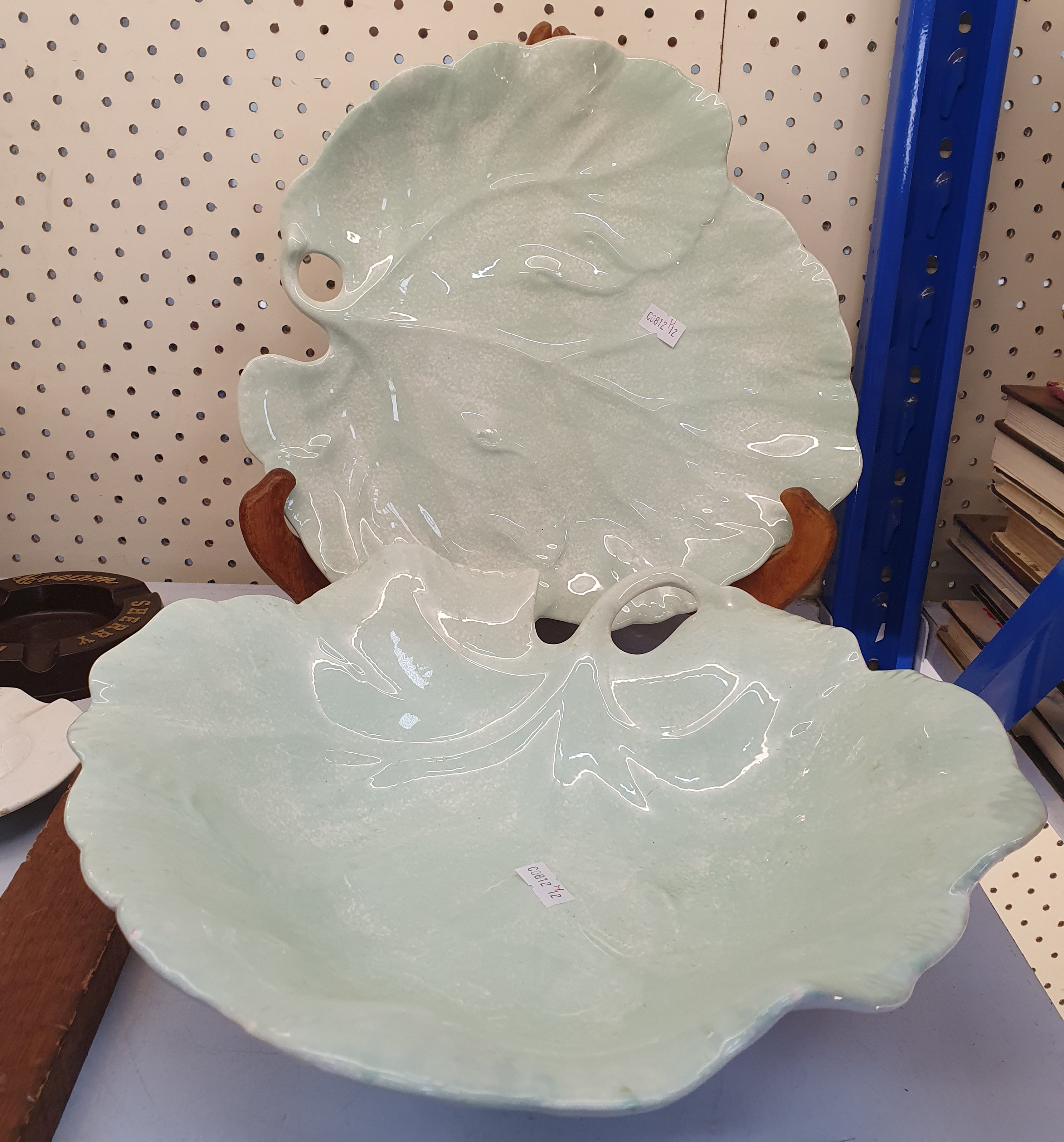 13 · A VILLEROY & BOCH 'FRENCH GARDEN LEAVES' BOWL AND SERVING PLATE